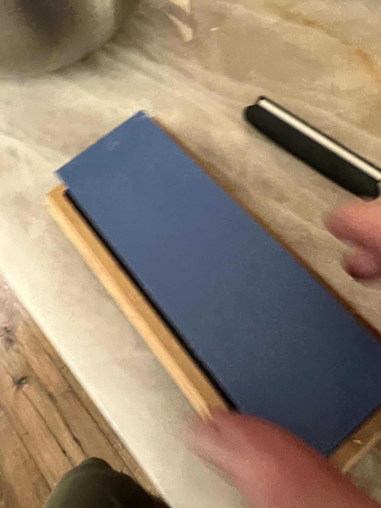 Amazon Basics Dual Sided Whetstone Knife Sharpening Stone 400/1000 Grit with Angle Guide, Non-Slip Bamboo Base, Black & Grey customer photo 1