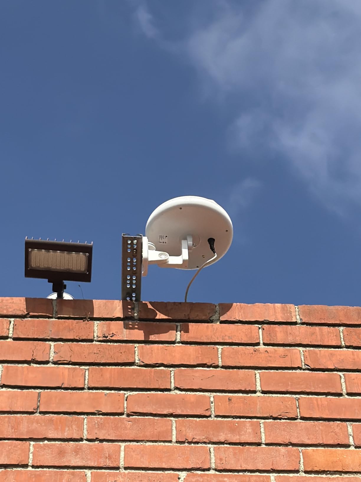 1byone Outdoor TV Antenna, 360°Omni-Directional Reception, 100+ Miles Range customer photo 1