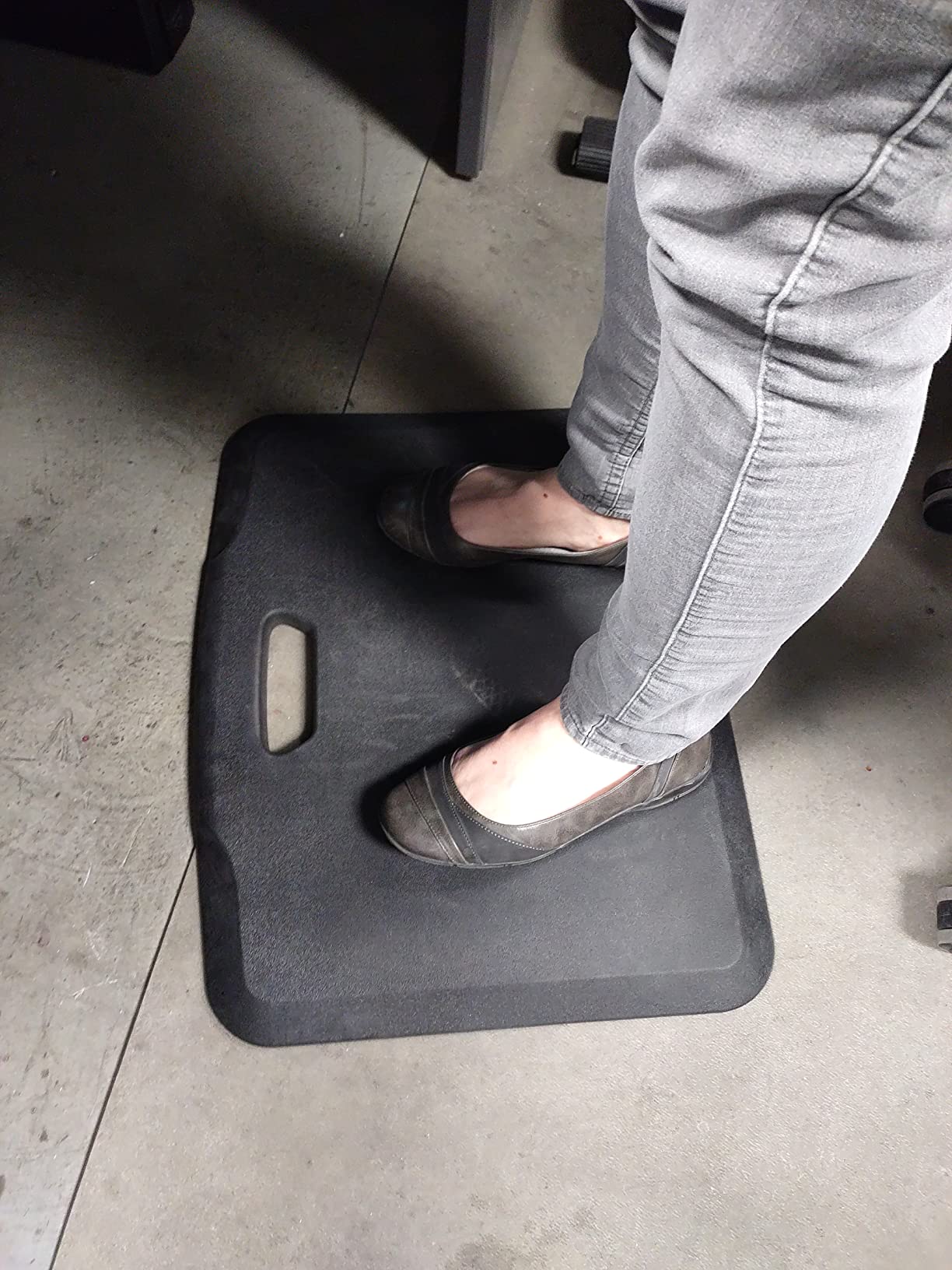 Mount-It! Standing Desk Floor Mat, 18x22, Red customer photo 2