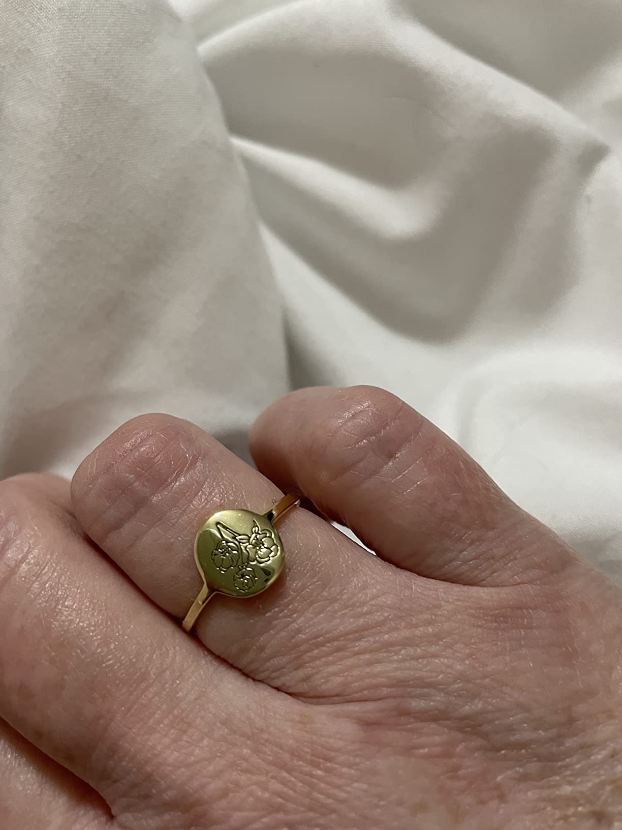 YeGieonr Handmade Flower Signet Ring,18K Gold Ring for Women, Minimalistic Statement Ring with Botanical Engraved Delicate Personalized Jewelry Gift for Women customer photo 1