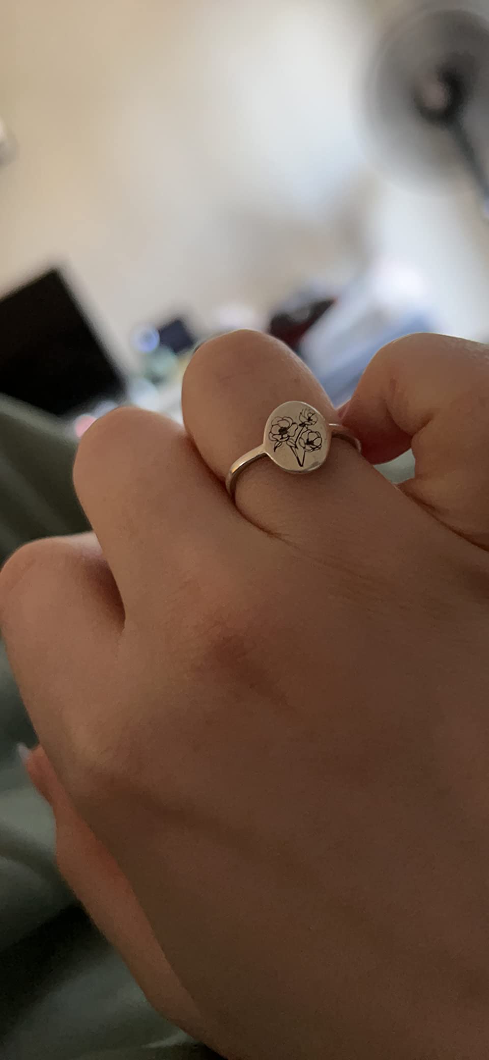 YeGieonr Handmade Flower Signet Ring,18K Gold Ring for Women, Minimalistic Statement Ring with Botanical Engraved Delicate Personalized Jewelry Gift for Women customer photo 2