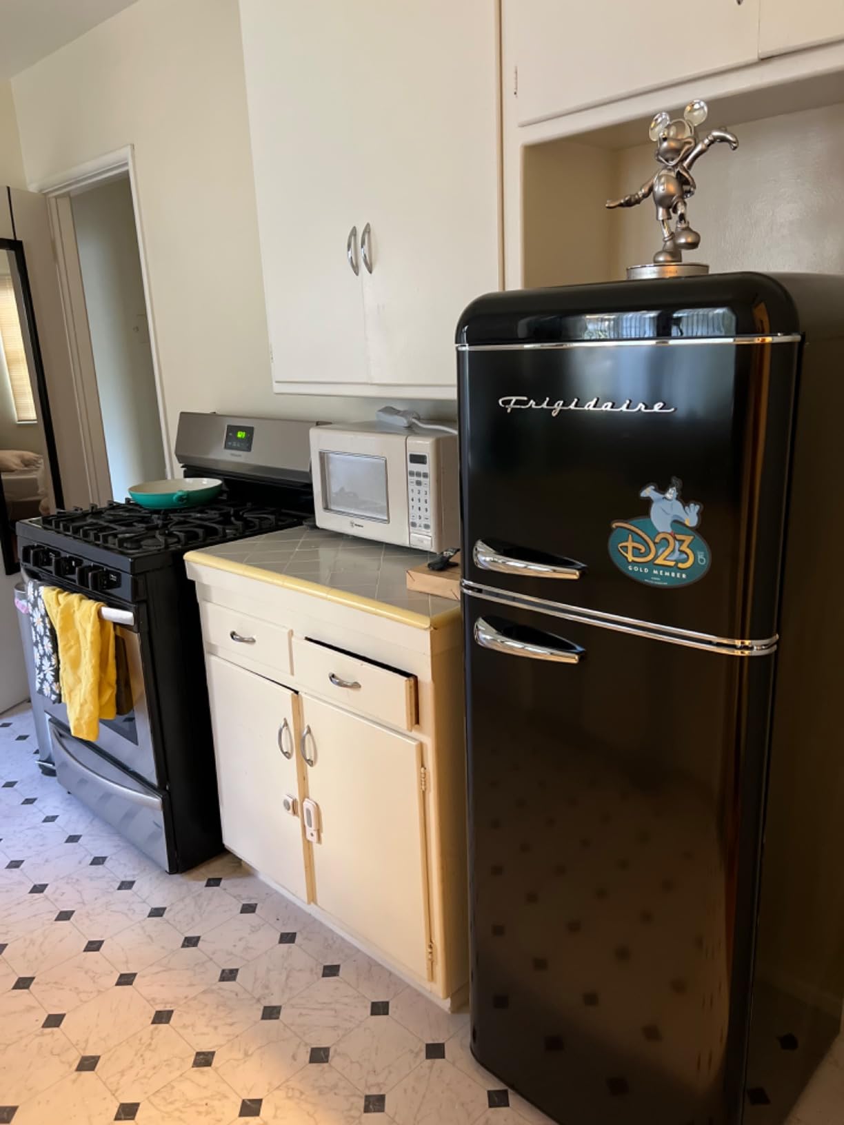 Frigidaire EFR756, 2 Door Apartment Size RETRO Refrigerator with Top Freezer, Chrome Handles, 7.5 cu ft customer photo 2