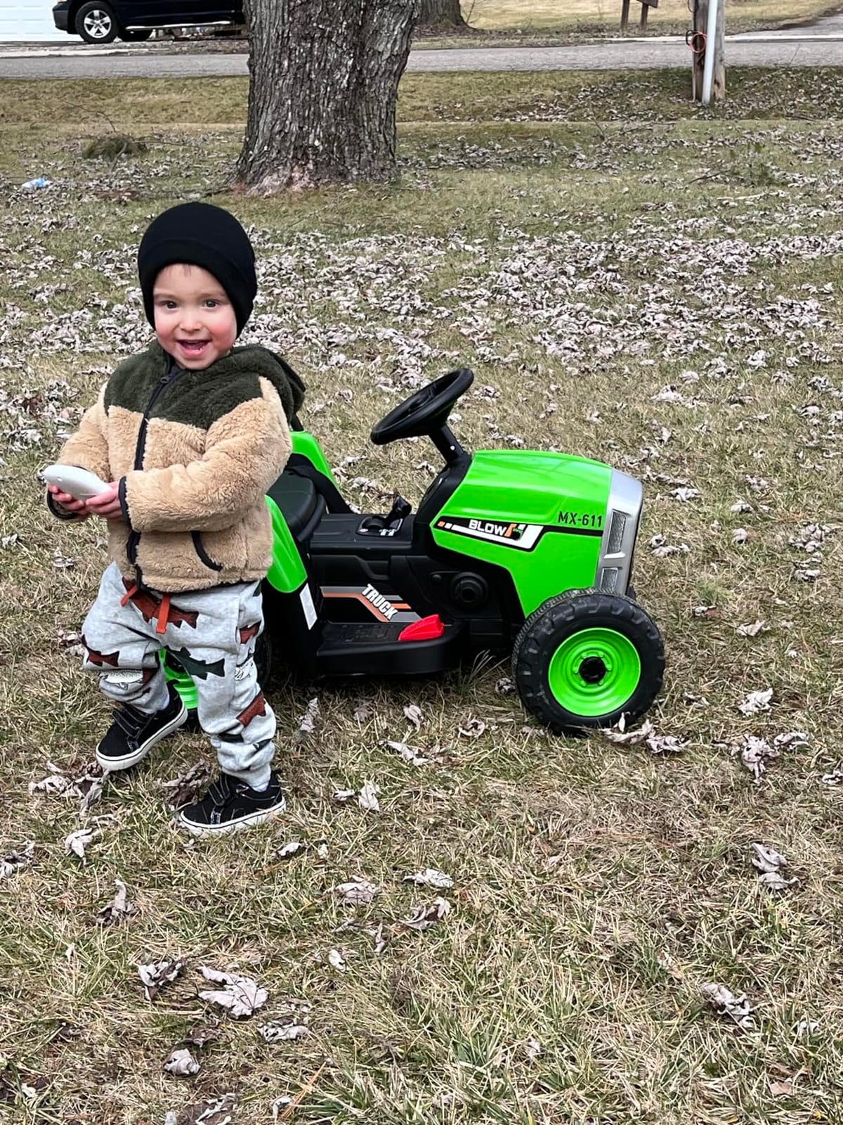 HONEY JOY Ride On Tractor with Trailer, Toddler 3-Gear-Shift Ground Loader, LED Lights, Horn, Music, 12V Battery Powered Electric Toy Tractor with Remote Control (Pink) customer photo 2