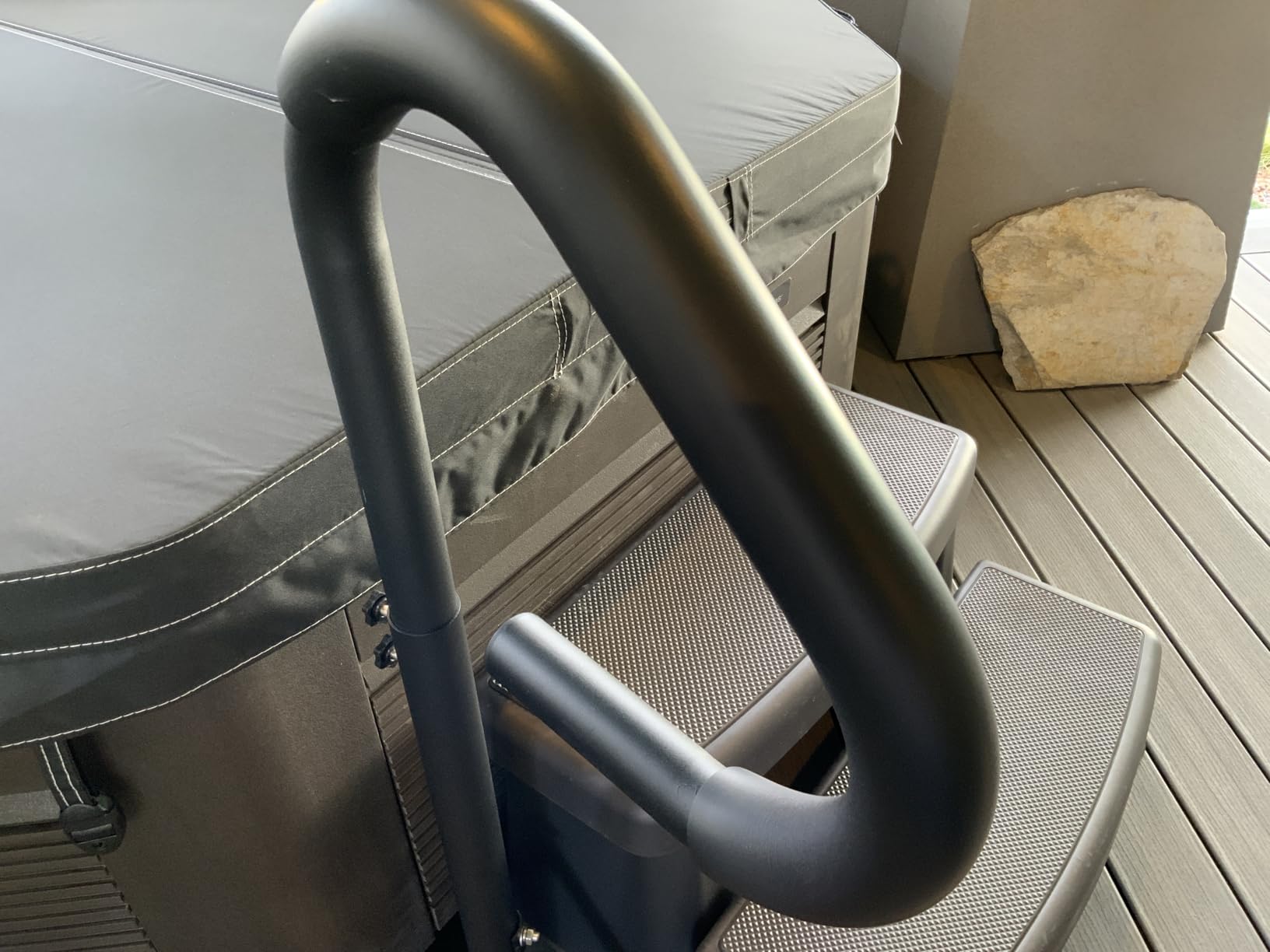 VEVOR Hot Tub Handrail, 360° Rotatable Spa Rail, 35-57 in Adjustable Height customer photo 1