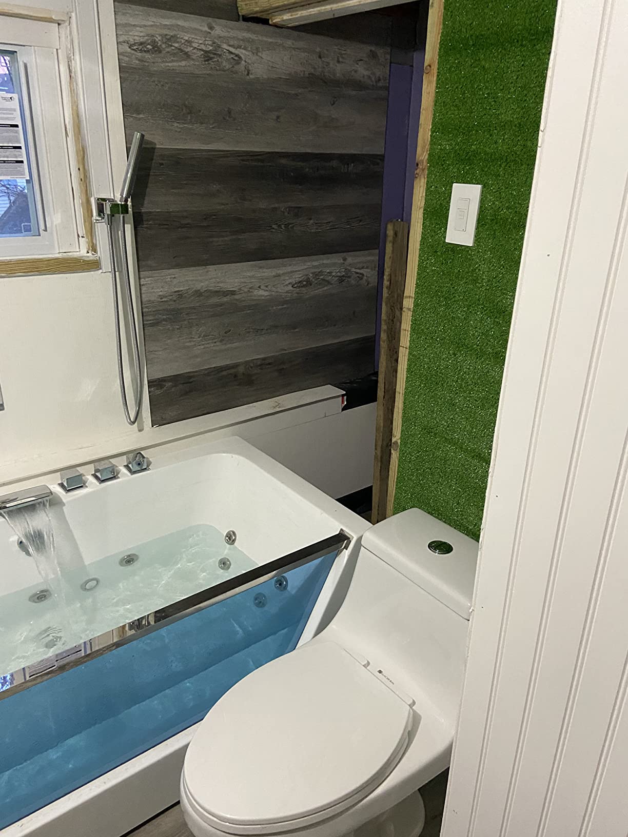 Empava Whirlpool Bathtub 71 Inch, 2 Person Jetted Tub customer photo 1