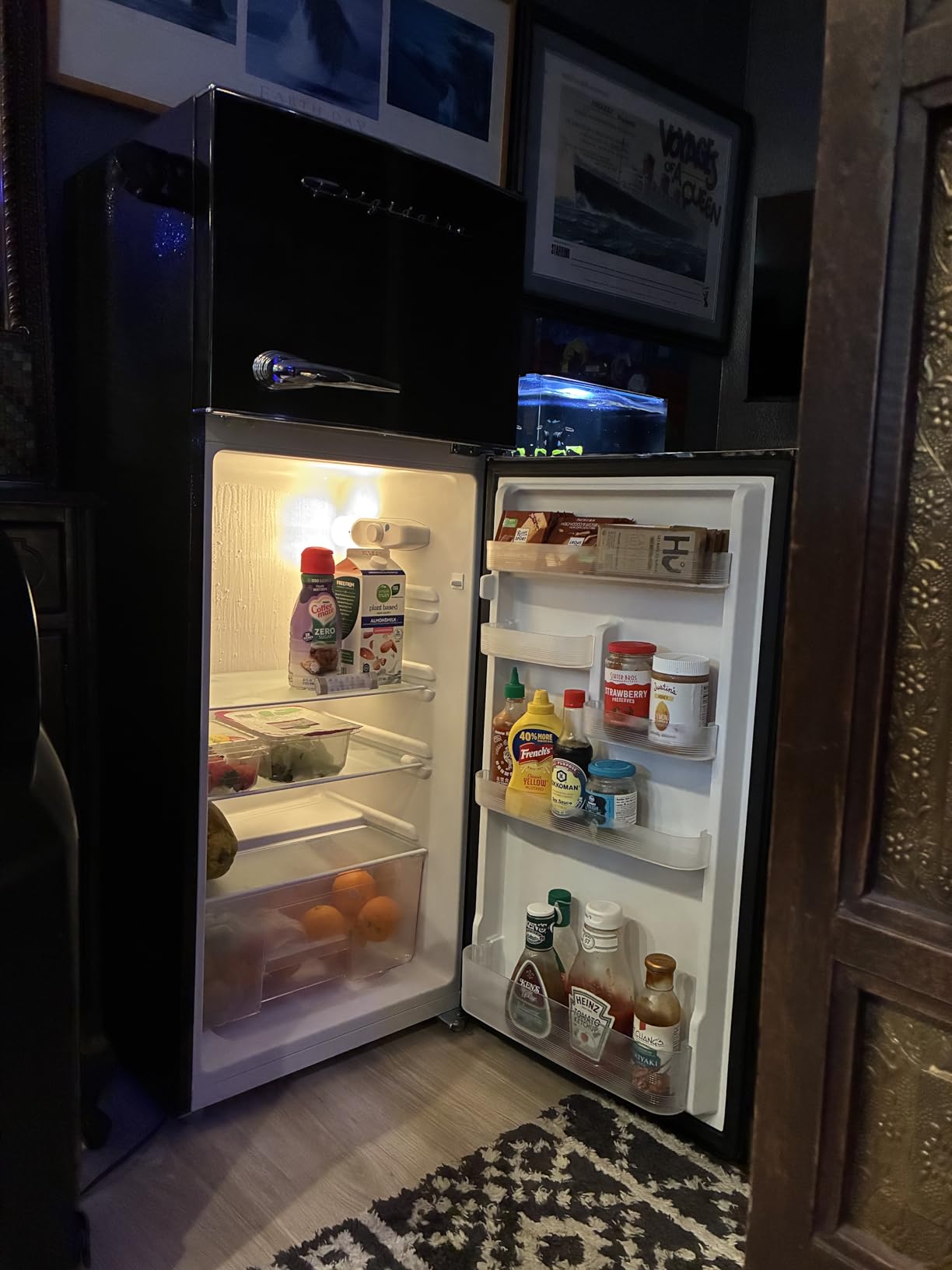 Frigidaire EFR786 Retro Apartment Size Refrigerator with Top Freezer - 2 Door Fridge with 7.5 Cu Ft of Storage Capacity, Adjustable Spill-Proof Shelves, Door & Crisper Bins, Red customer photo 2