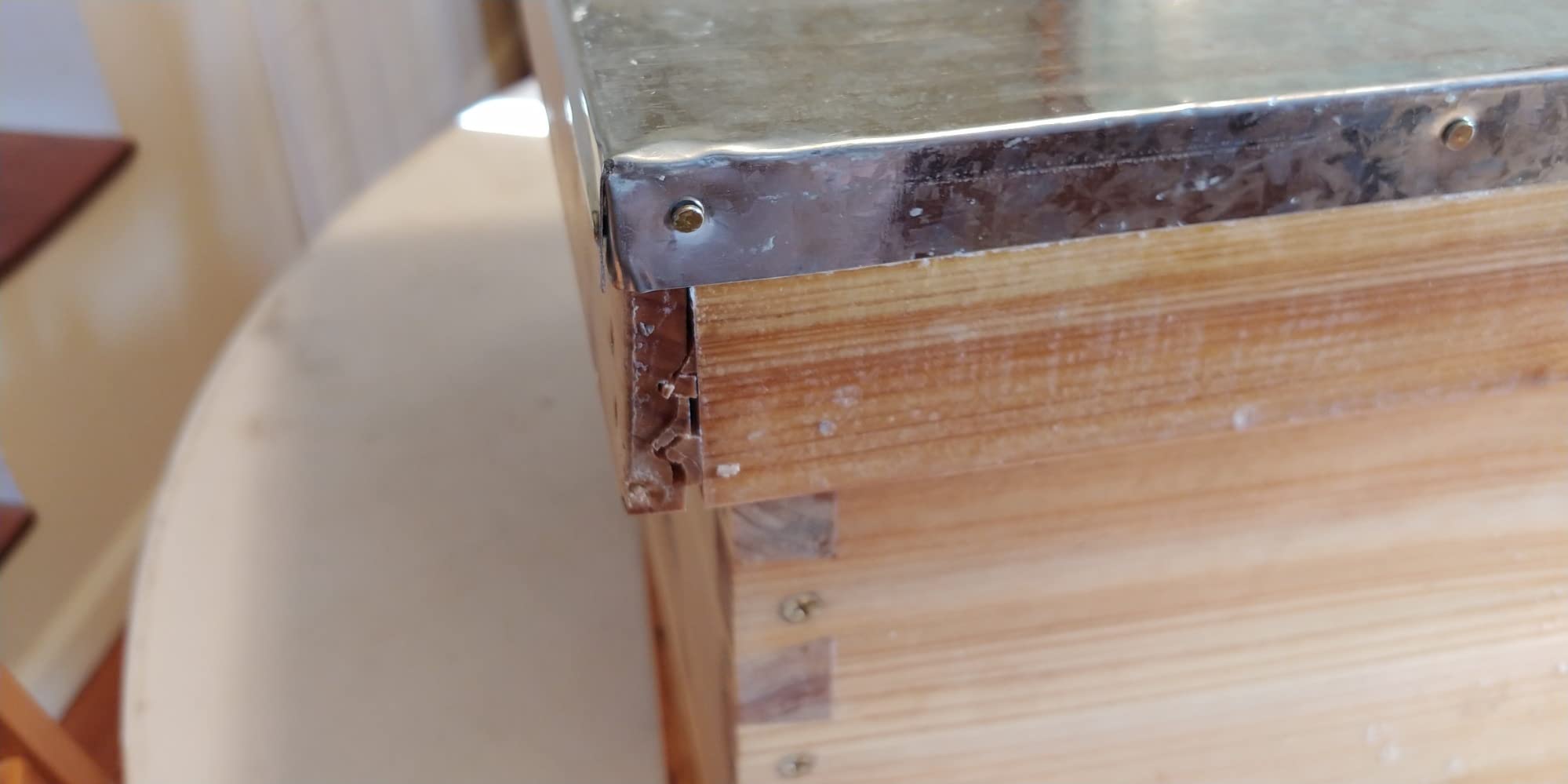 BeeCastle 10-Frame Bee Hives and Supplies Starter Kit,Beehive Kit Dipped in Beeswax,Bee Keeping Supplies-All Beginners Kit Includes Beekeeping Supplies Tool Set and Bee Suit. customer photo 2