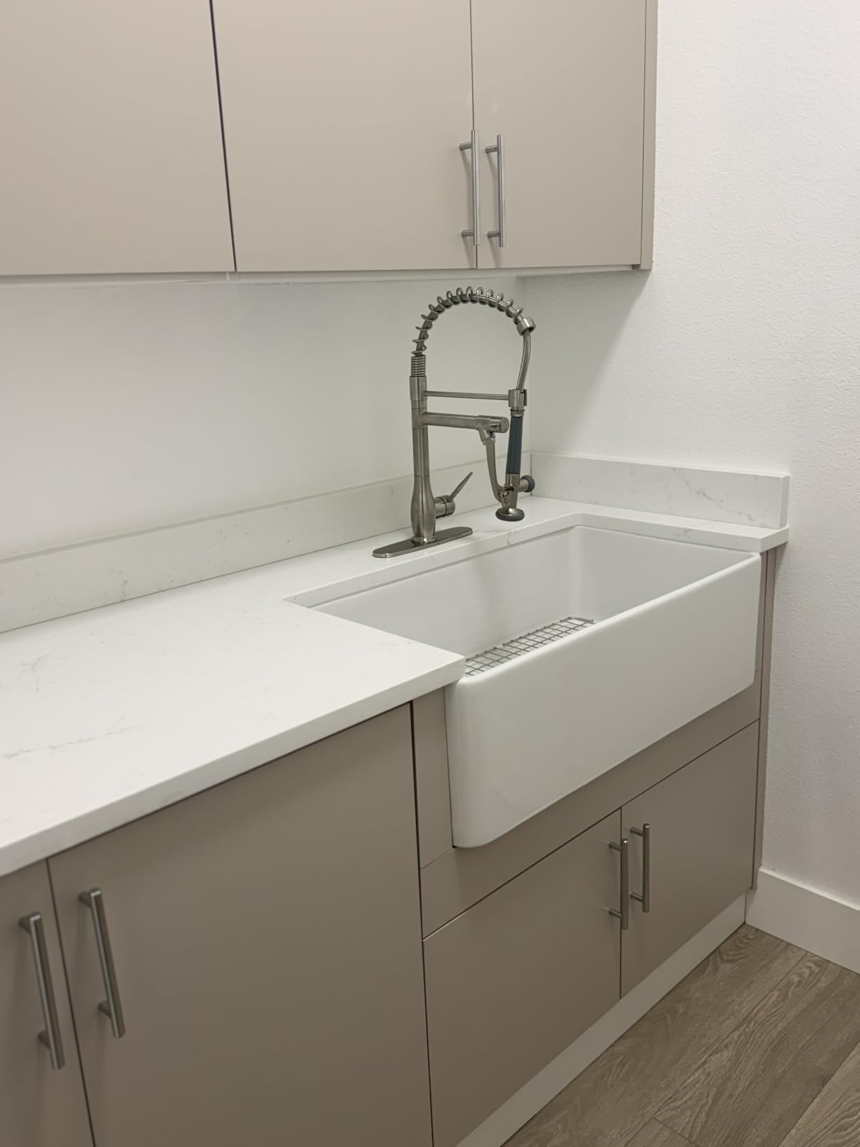Miuara Farmhouse Sink 33 x 18 Inch White Fireclay Apron Front Kitchen Sink customer photo 2