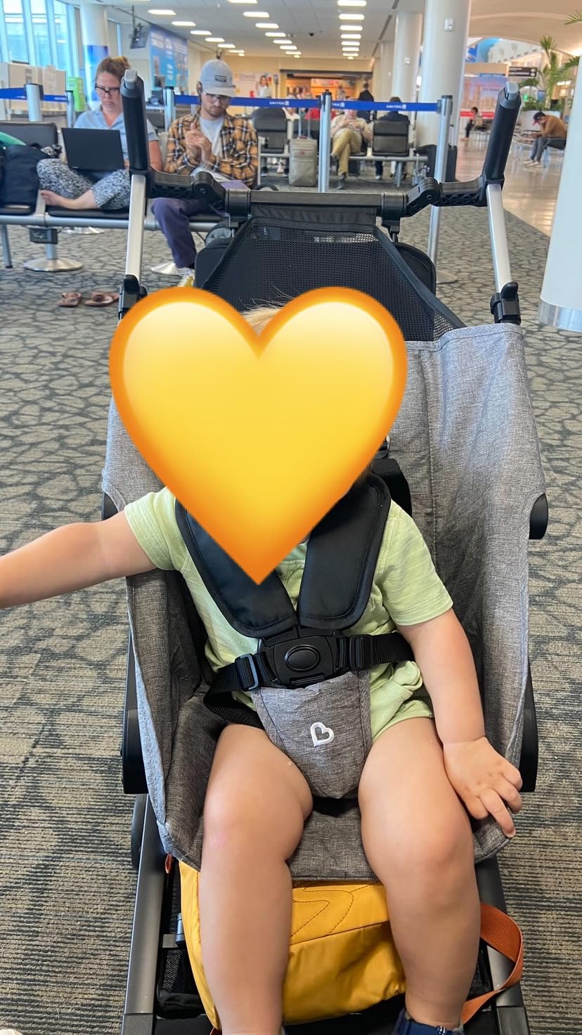 Munchkin Sparrow Travel Baby Stroller for Babies and Toddlers, Ultra Compact and Lightweight, Great for Airplane and Everyday Car Trips, Black customer photo 2