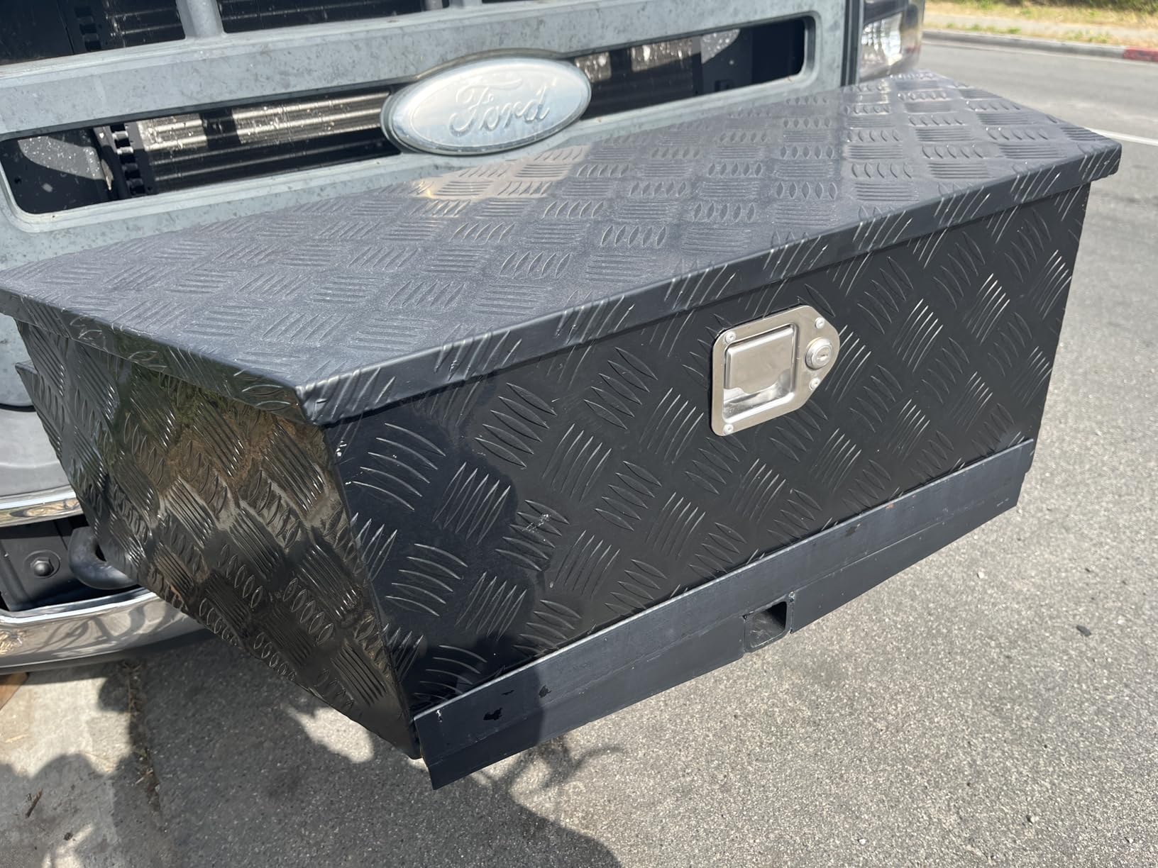 26 Inch Aluminum Utility Trailer Tongue Tool Box Wide Utility Trailer Tongue Toolbox RV Storage OrganizerTrailer Storage Tool Box With Lock & Keys Black,5 Bar Tread (26