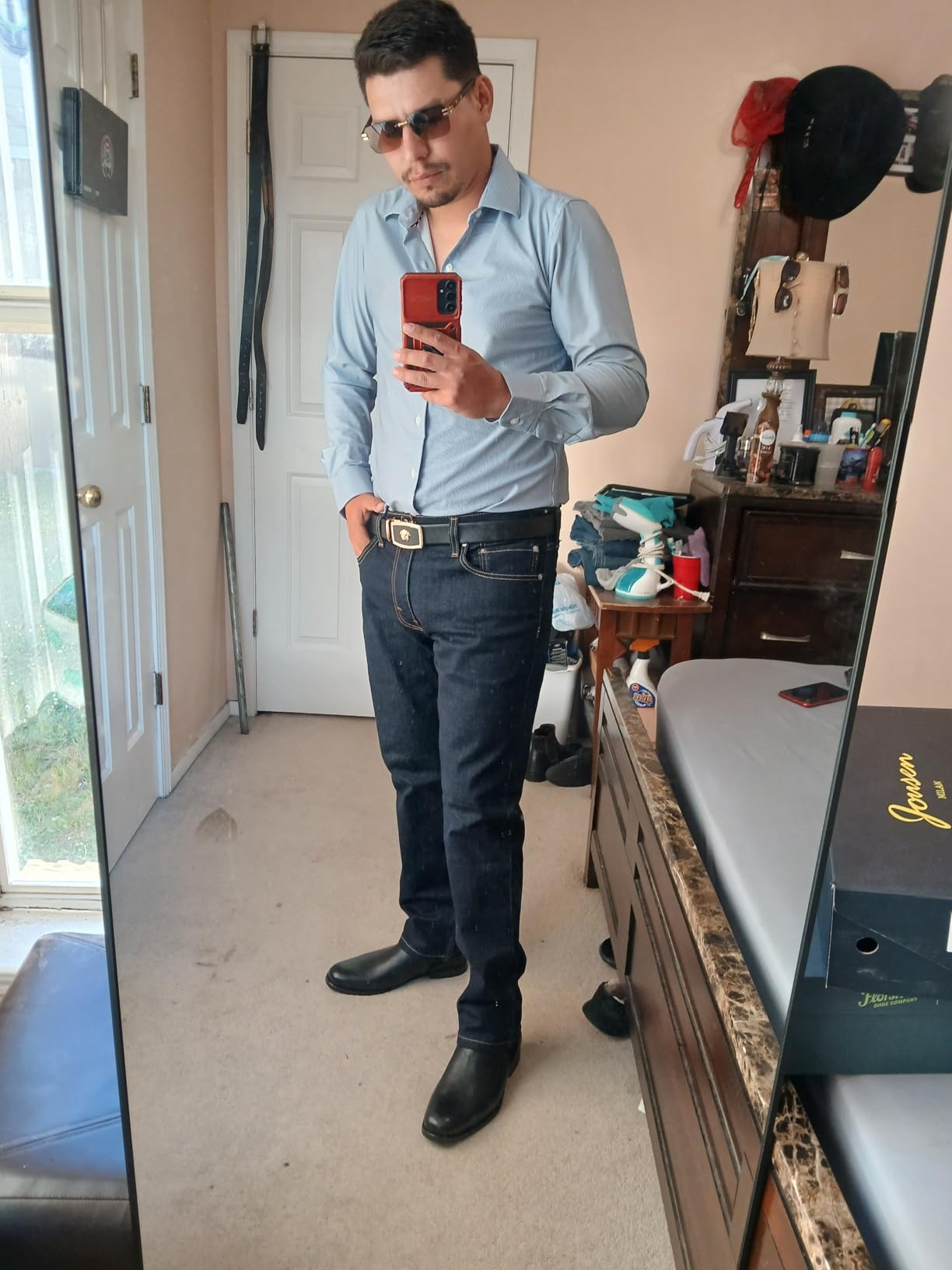 Amazon Essentials Men's Leather Chelsea Boot customer photo 1
