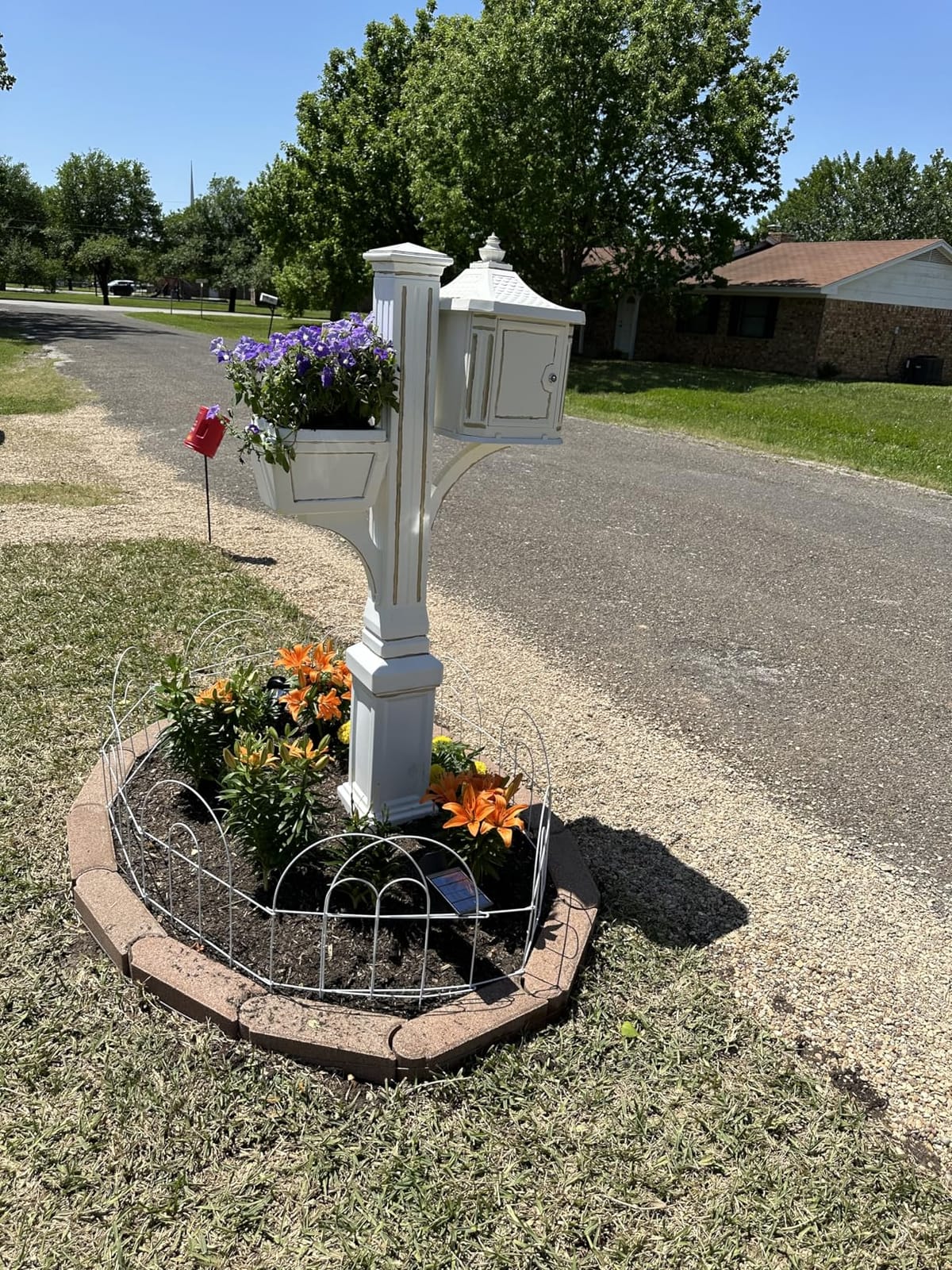 Architectural Mailboxes Hamilton Locking Post Mount Mailbox, Black, Large | Cast aluminum build with a secure lock and key and roller catch latch door closure. USPS approved. Includes 2 keys. customer photo 2