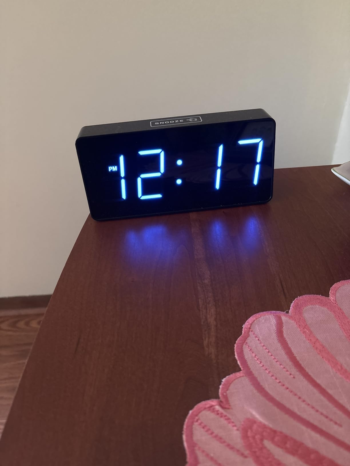 Peakeep Digital Alarm Clock for Bedroom Bedside, Large Display, USB Charger customer photo 2