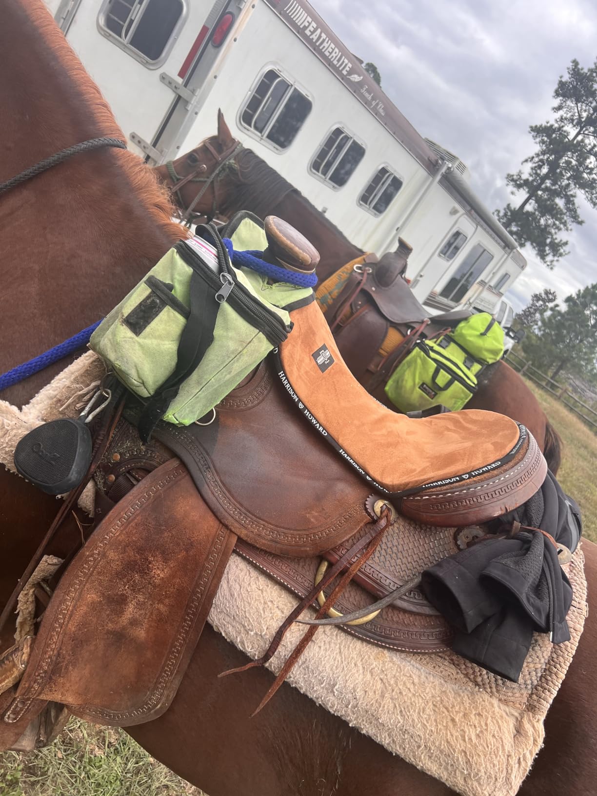 Harrison Howard Trail Seat Saver Western Tack Saddle Ride-on Pad with Cushion Bottom Helps Distribute Back Pressure customer photo 1