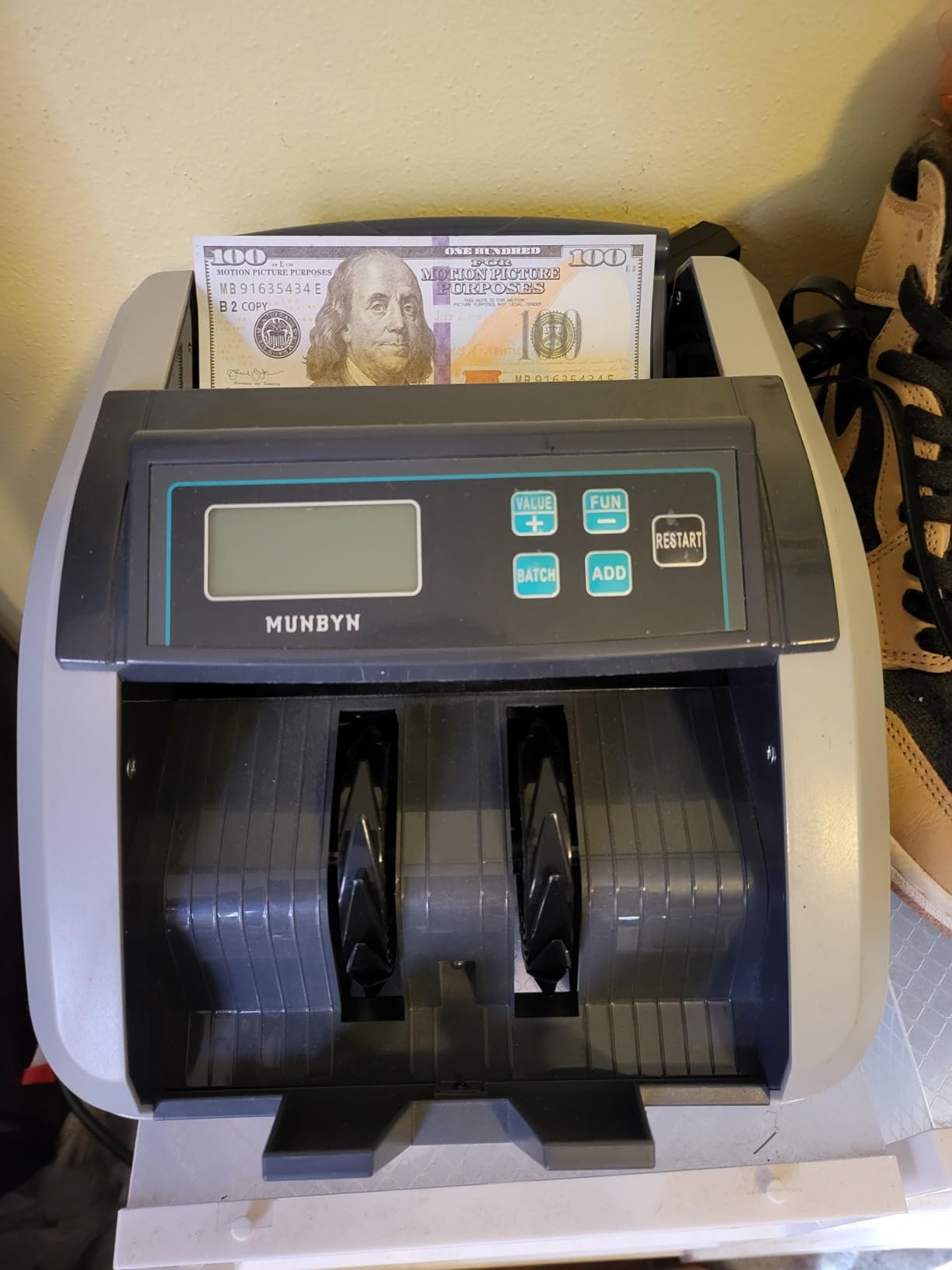 MUNBYN IMC51 Money Counter Machine, Count Value Bill Counter Cash Counter customer photo 1