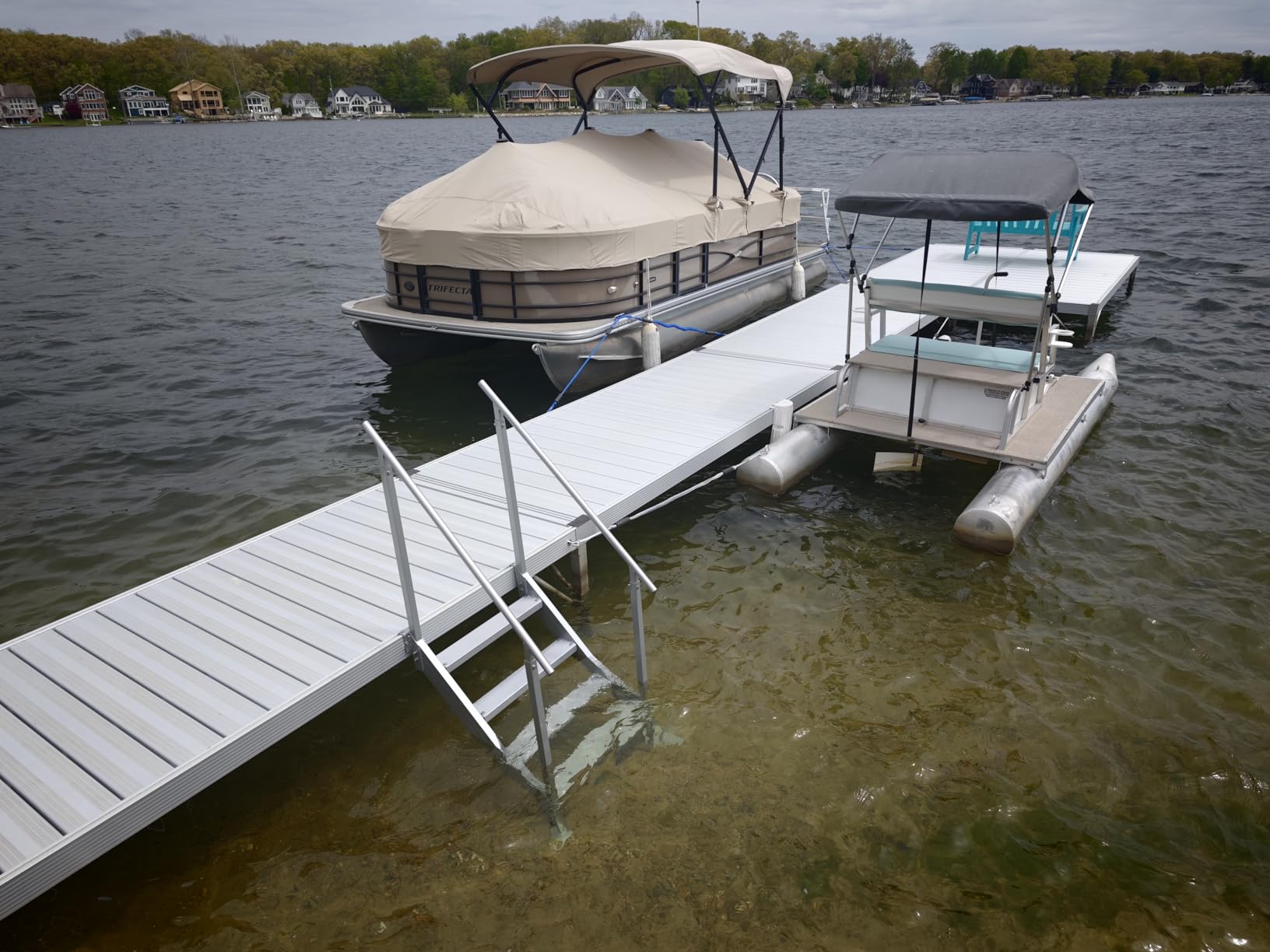 VEVOR Dock Ladder 6 Steps, 500lbs, Aluminum Adjustable Height Pool Steps customer photo 1