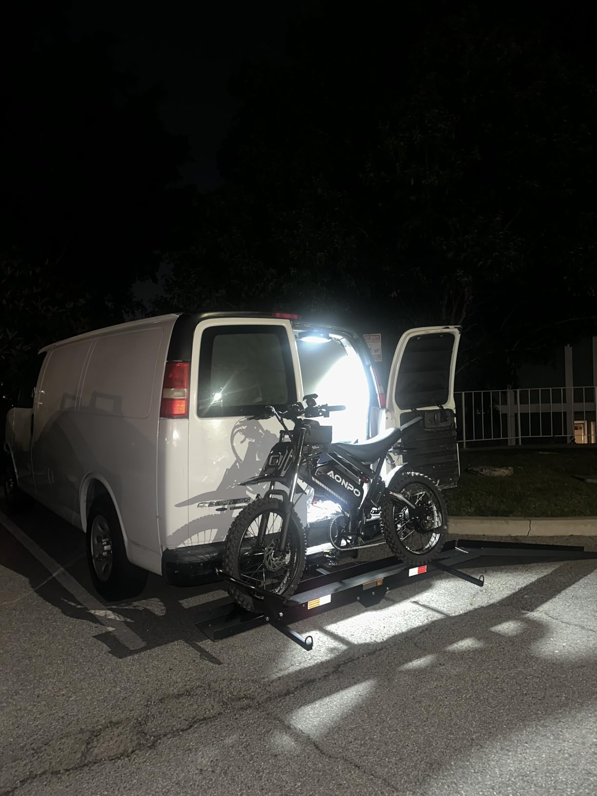 IRONMAX 600LBS Heavy Duty Steel Motorcycle Carrier with Loading Ramp customer photo 2