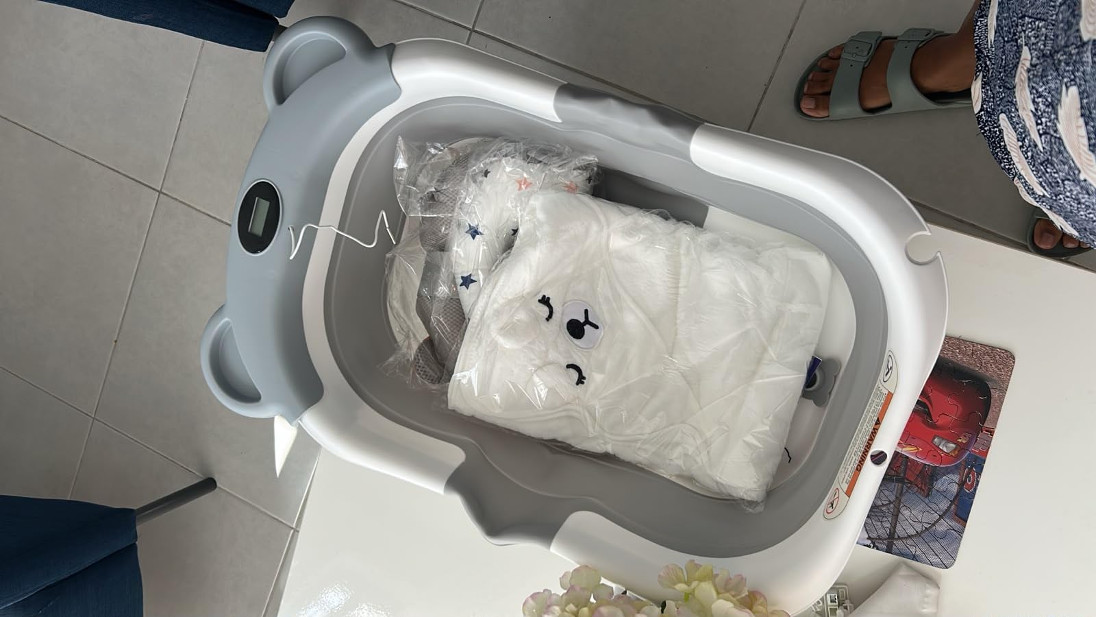 MoreFeel Collapsible Baby Bathtub for Newborn with Thermometer & 1 Hooded Towel & 1 Soft Floating Cushion,Portable Travel Bathtub with Drain Hole, Durable Foldable Baby Tubs for Infants to Toddler customer photo 2