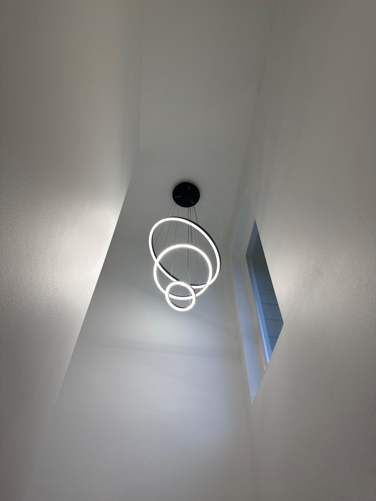 Modern LED Pendant Light Fixture,Black Contemporary Ceiling Hanging Fixture with Irregular Ring Lights for Dining Living Room Bedroom Kitchen Island Cafe(4000K,Neutral Light ) customer photo 1