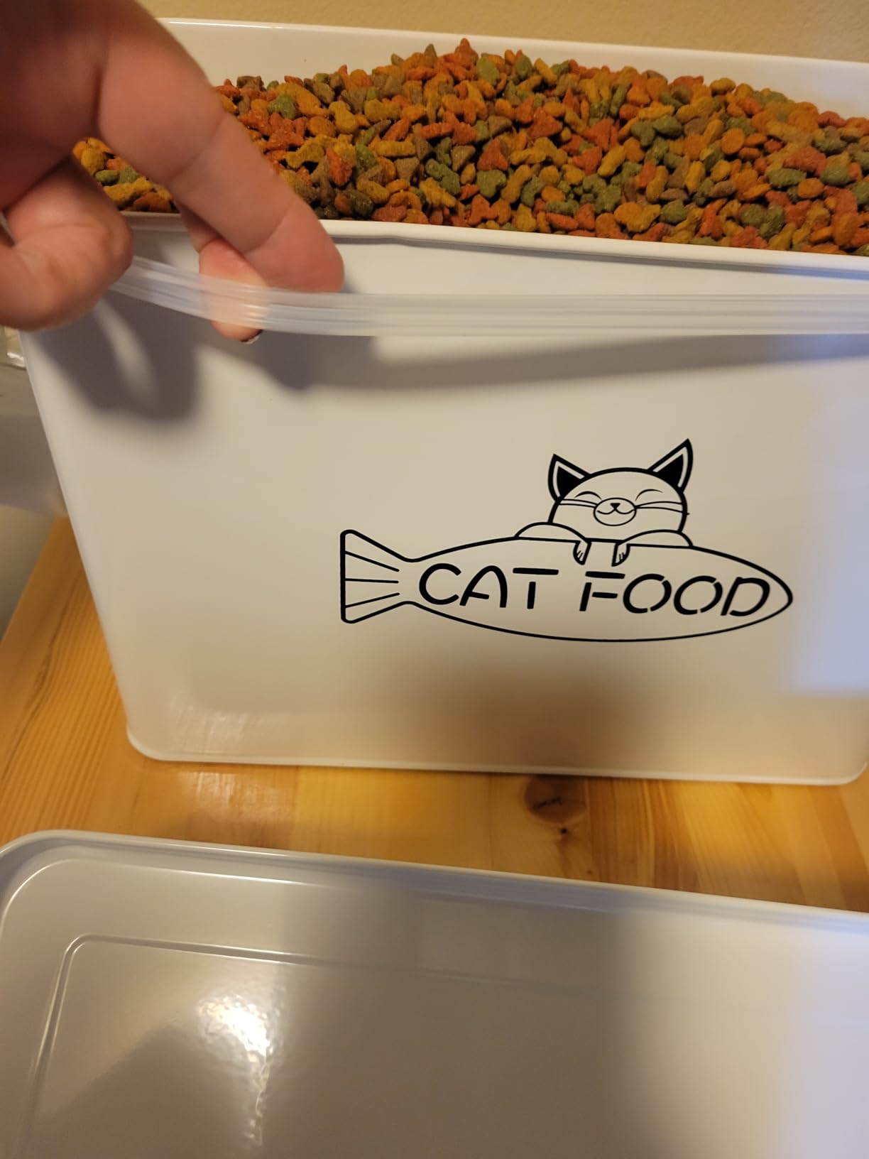 Vumdua Large Dog and Cat Food Storage Container, Farmhouse Pet Food Storage Containers with Lid and Dry Food Scoop, Durable Airtight Cat Container 12-13 lbs Capacity, Great Gift for Pet Owners customer photo 1