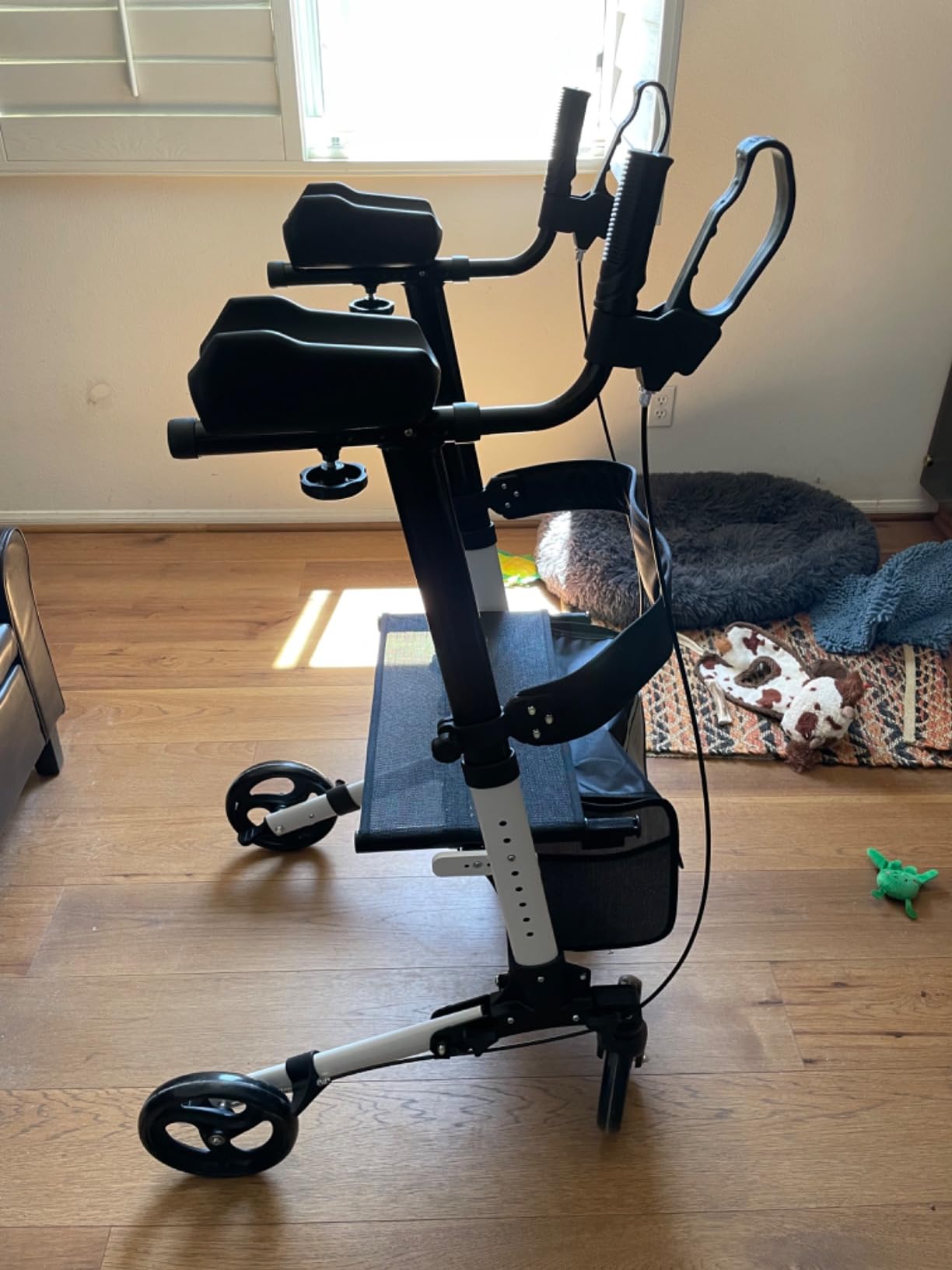 KMINA Upright Walker with Seat for Seniors, Foldable Stand Up Rollator customer photo 1