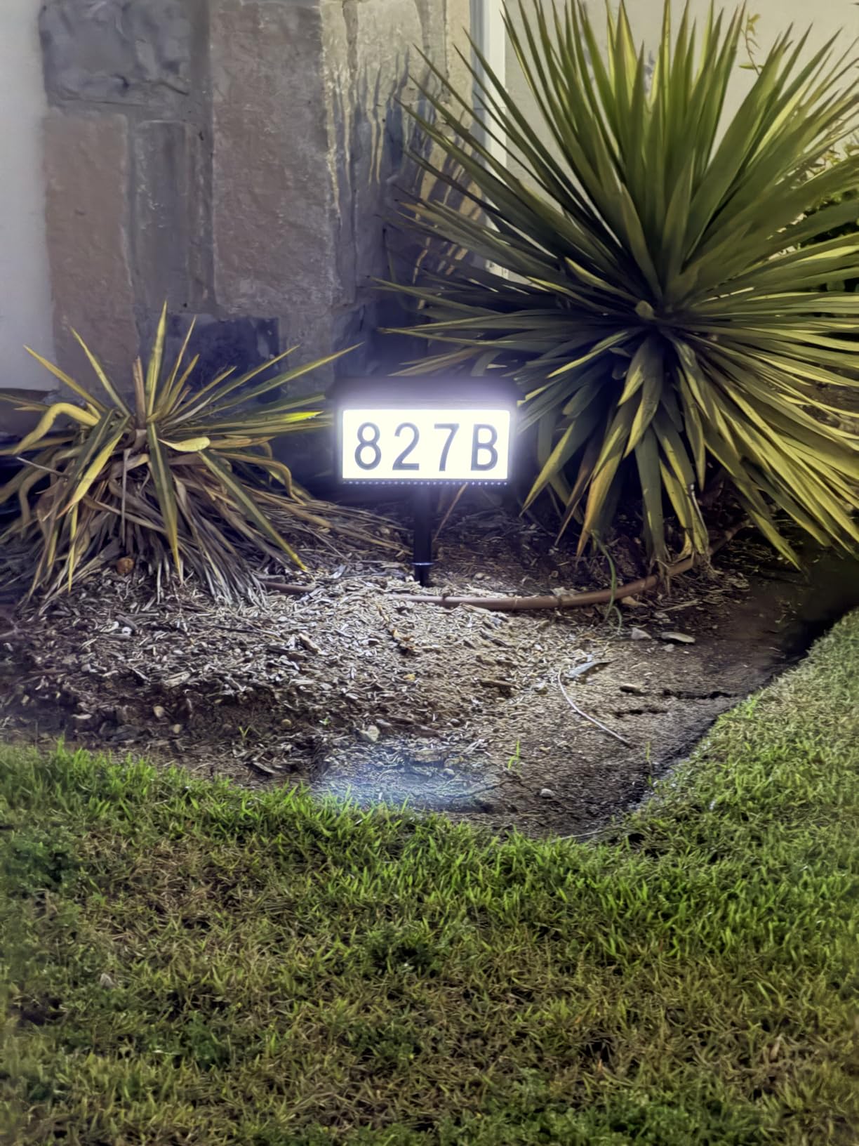 Nazuwke Solar Address Sign, House Numbers for Outside Light Up Waterproof customer photo 1