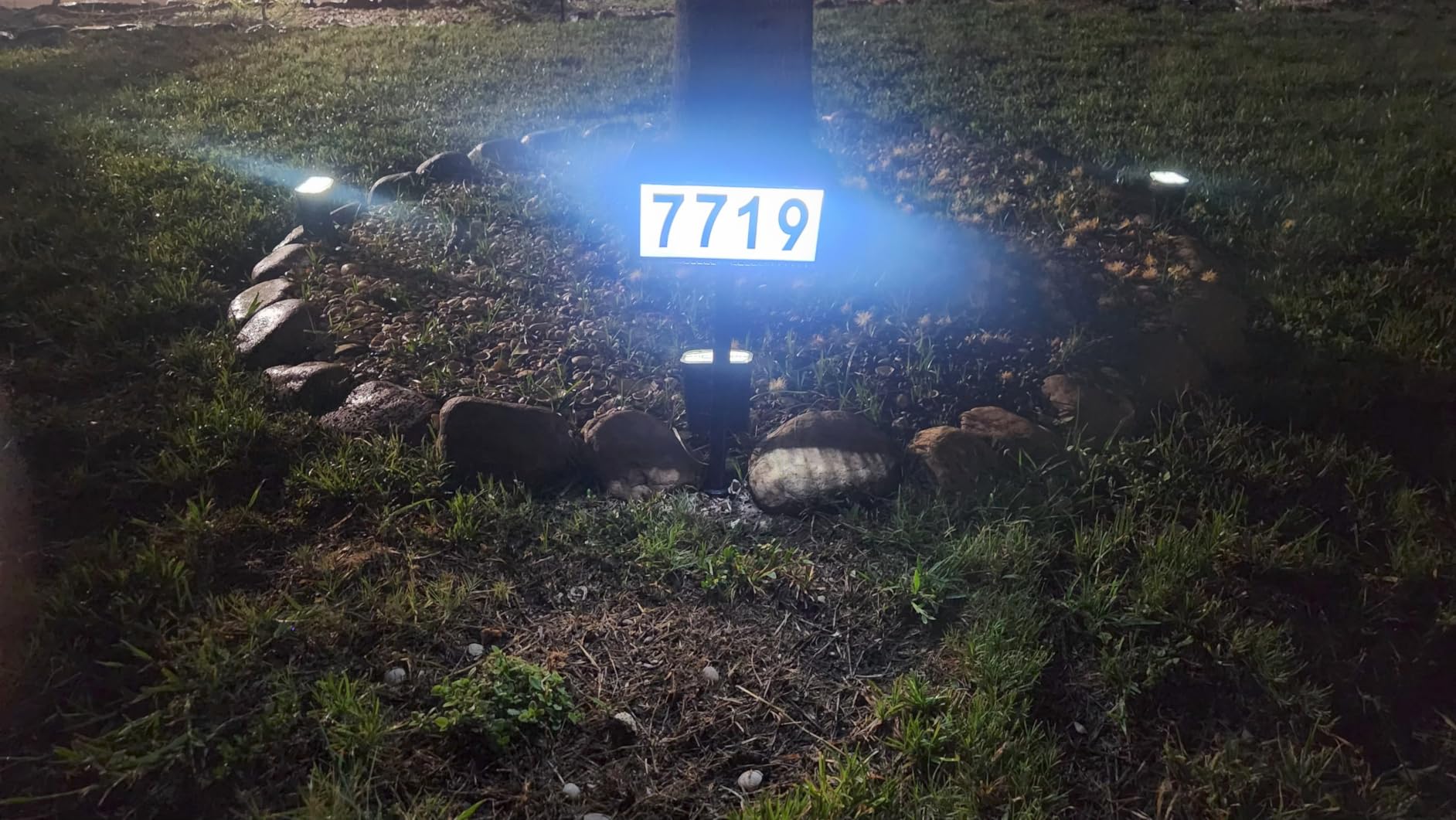 Nazuwke Solar Address Sign, House Numbers for Outside Light Up Waterproof customer photo 2