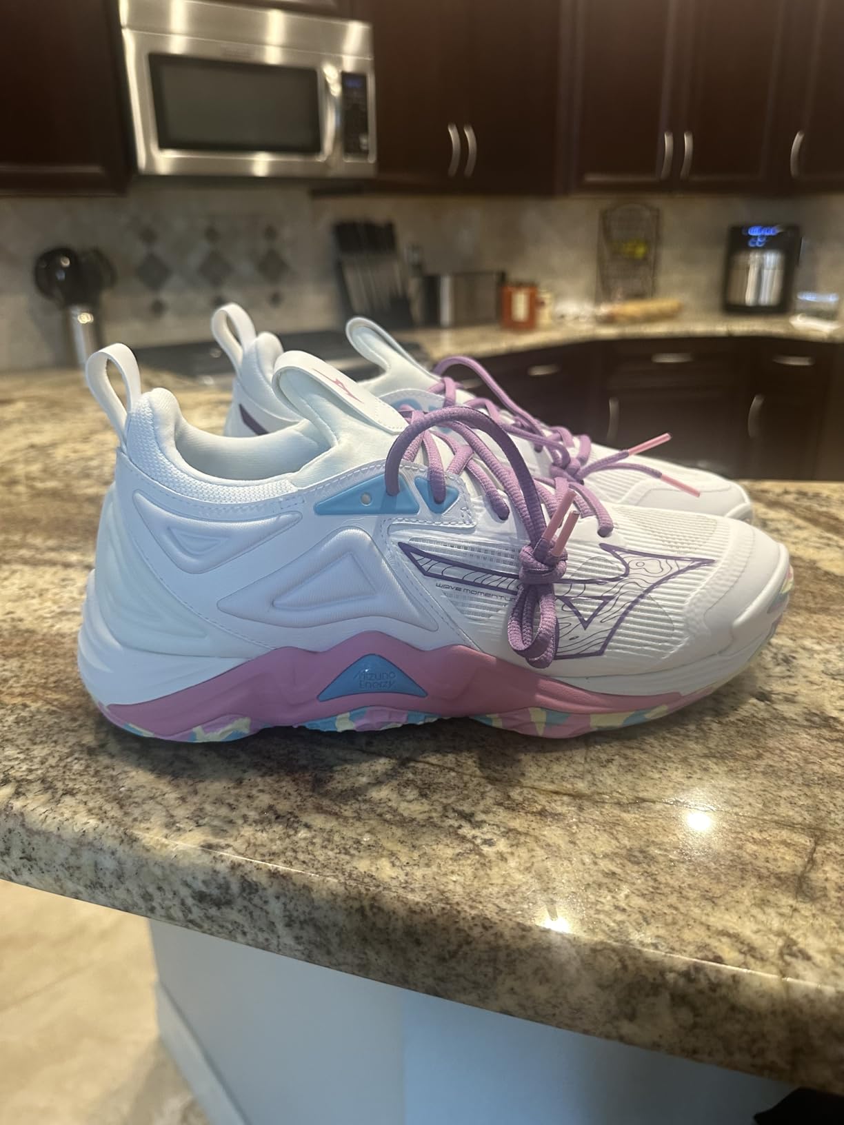Mizuno Women's Wave Momentum 3 Volleyball Shoes customer photo 1