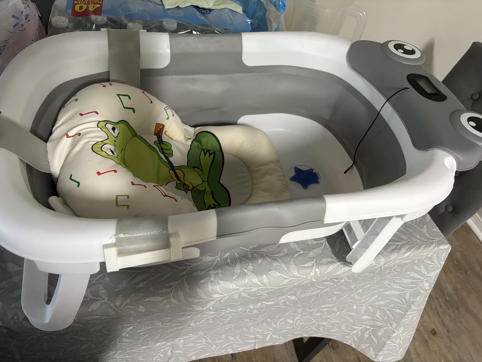 BUNWAG Baby Bathtub, Collapsible Newborn Bathtub for Infant to Toddler with Soft Cushion and Thermometer,Portable Travel Newborn Tub with No-Slip Feet, Baby Shower Gifts, 0-12 Months Baby Bath, Grey customer photo 1