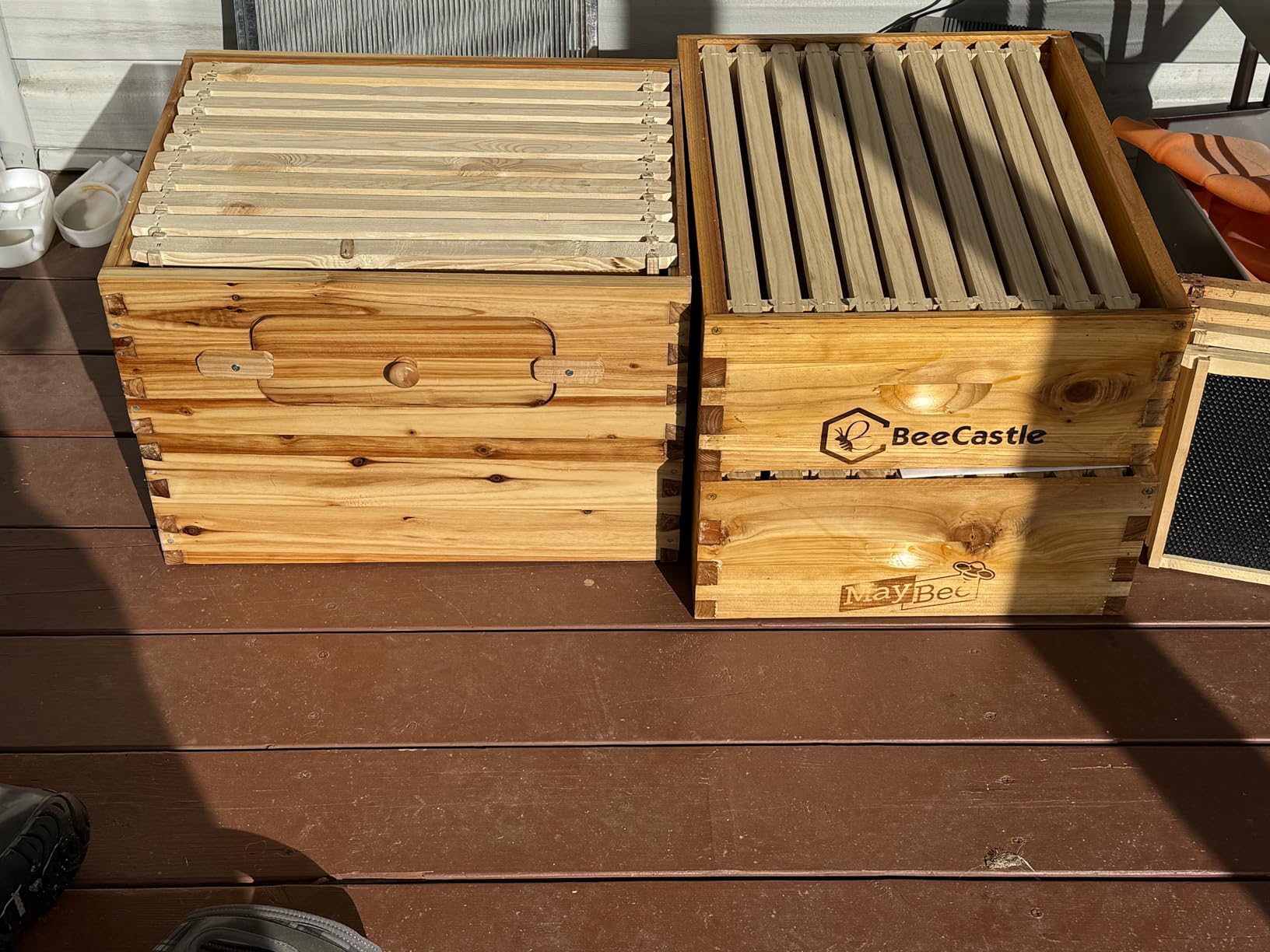 VEVOR 10 Frame Bee Hive, Beeswax Coated Fir Wood, Bee Hives Starter Kit,2 Deep + 2 Medium Bee Boxes Langstroth Beehive Kit, Transparent Acrylic Windows with Foundations for Beginners Pro Beekeepers customer photo 1