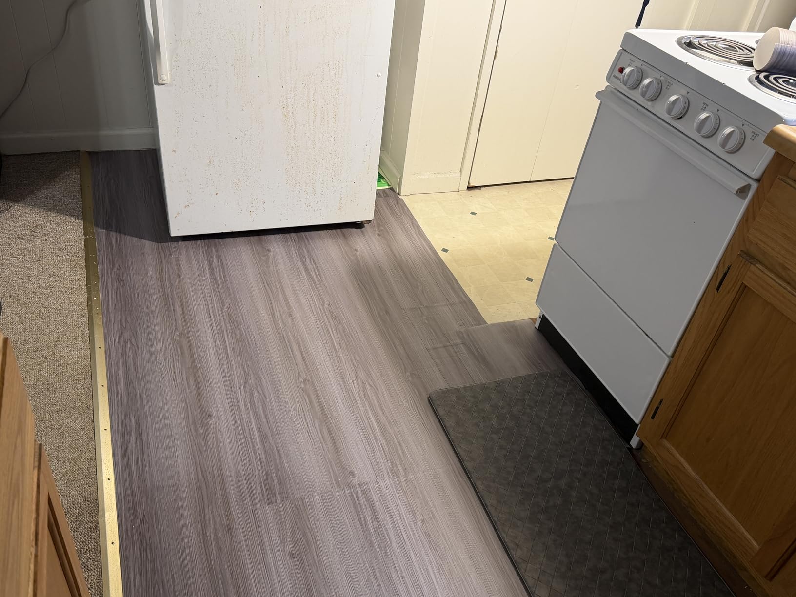 Woodgrain Vinyl Floor Roll, 11.8