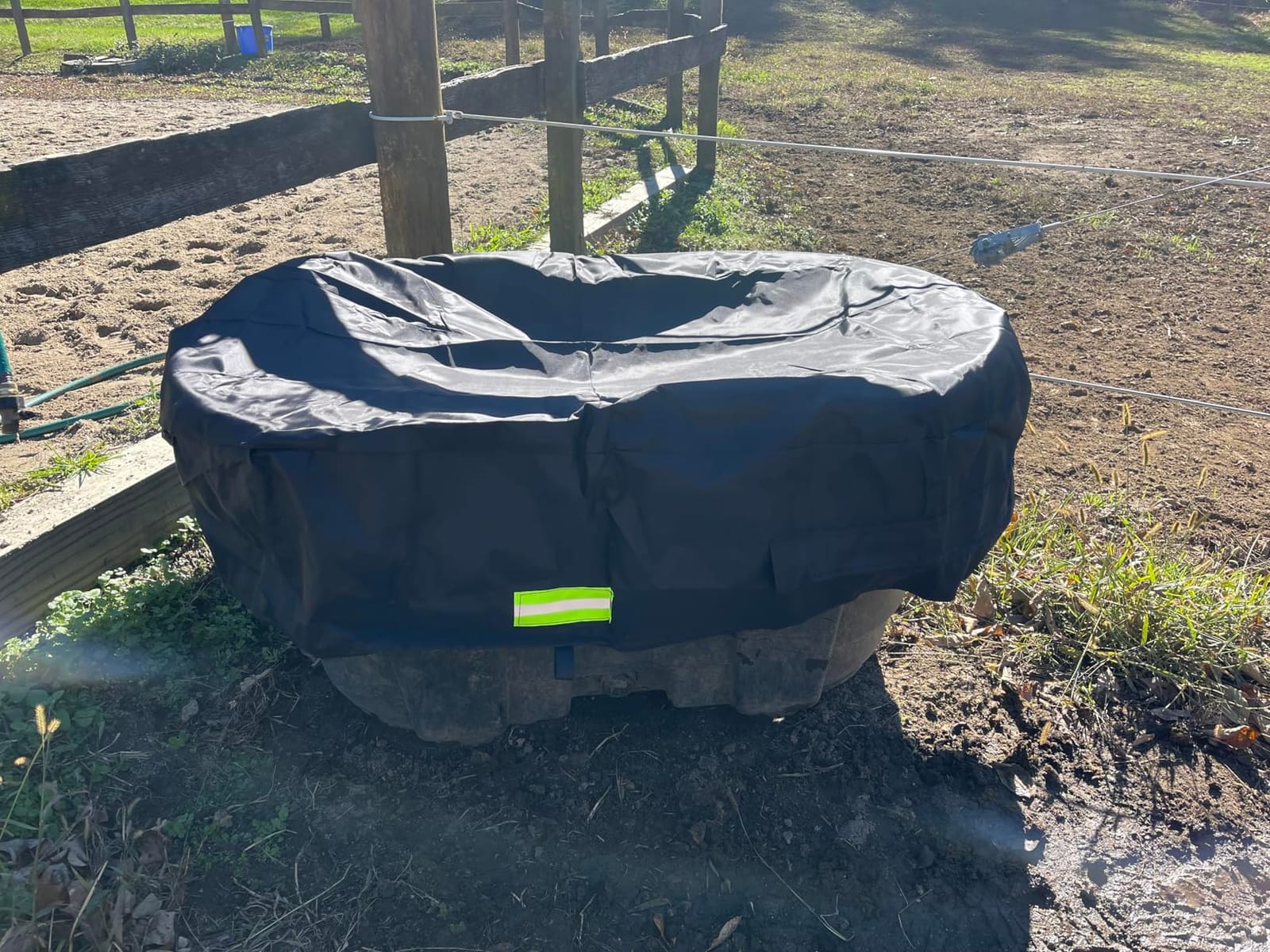 Rubermaid 100 Gallon Oval Stock Tank Water Trough Cover with Zipper customer photo 2
