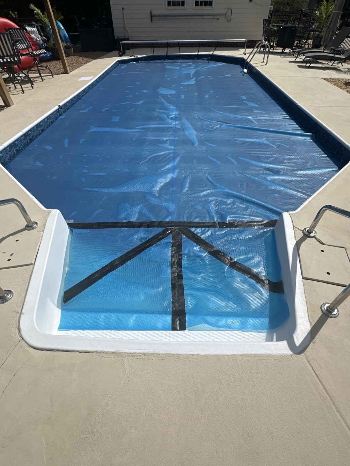 VEVOR Solar Pool Cover, 24 x 12 ft Rectangle Solar Cover 12 mil for Pools, Inground Above Ground Swimming Pool Solar Blanket with Bubble, Heat Retaining Solar Covers Blue customer photo 2
