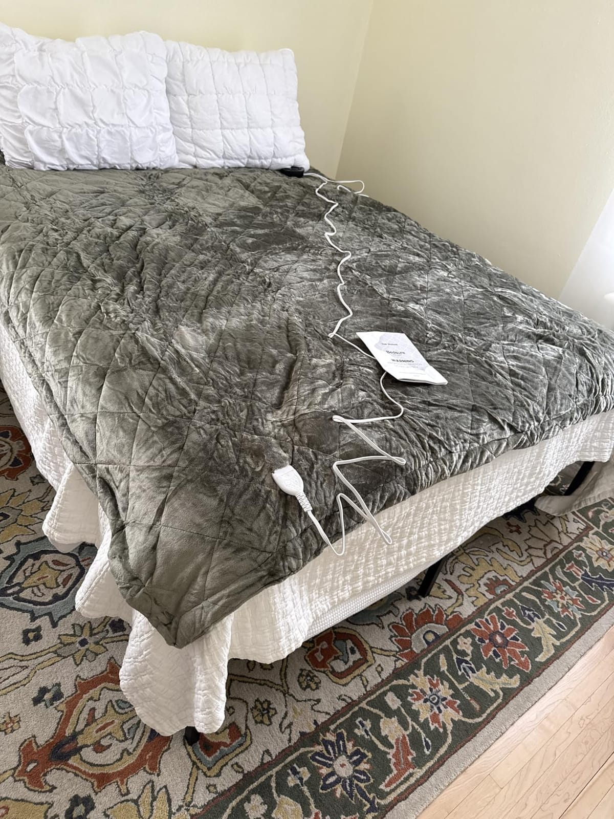 Bedsure Luxury Quilted Heated Blanket Queen, Thick Electric Blanket, Ivory customer photo 2