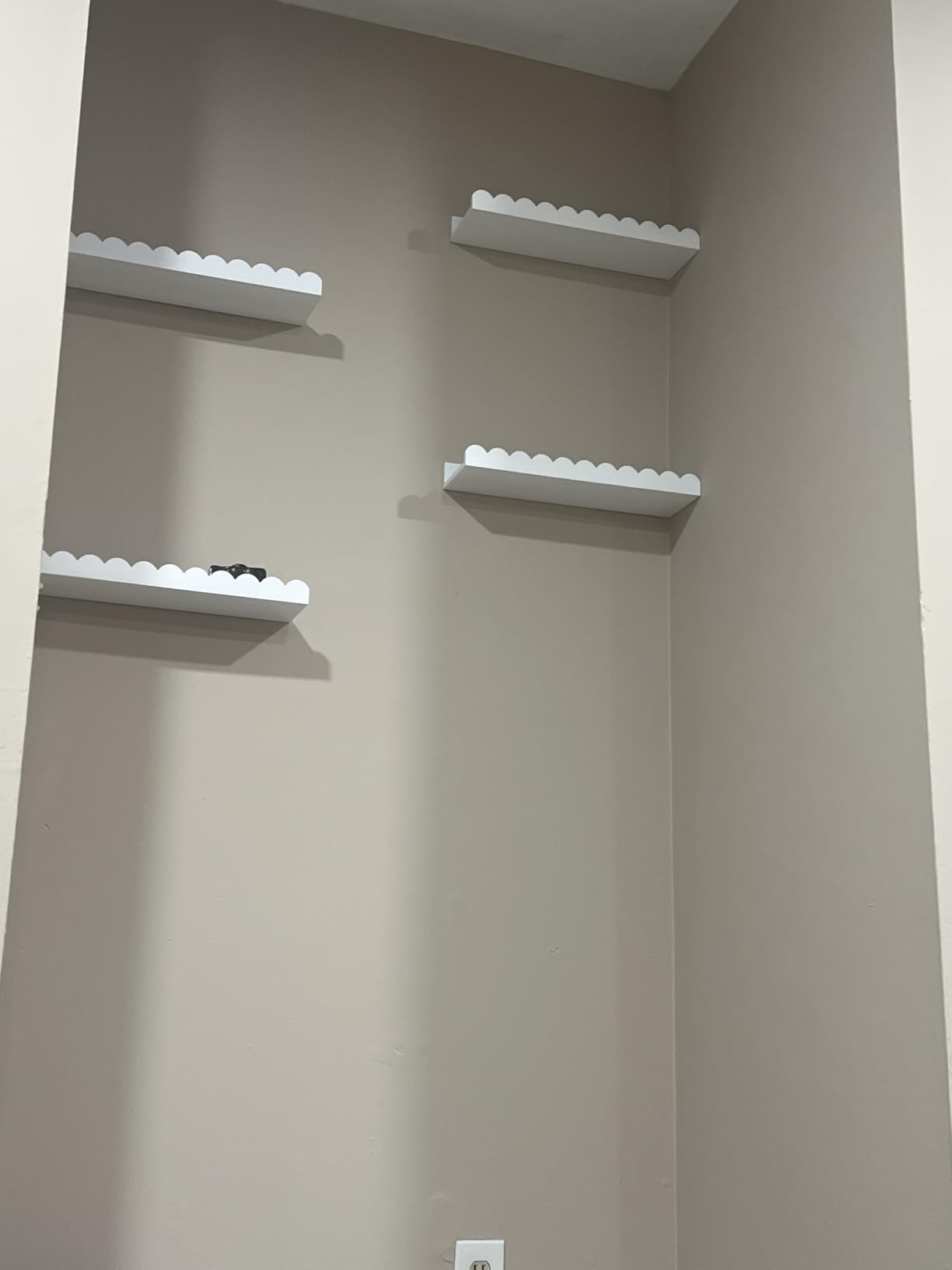 Shario Nursery Book Shelves, 4-Pack White Floating Shelves for Wall Kids, Scalloped Shelves, Wall Book Shelves for Bedroom Kids, Toddler Room, Baby Room, Nursery Decor customer photo 2
