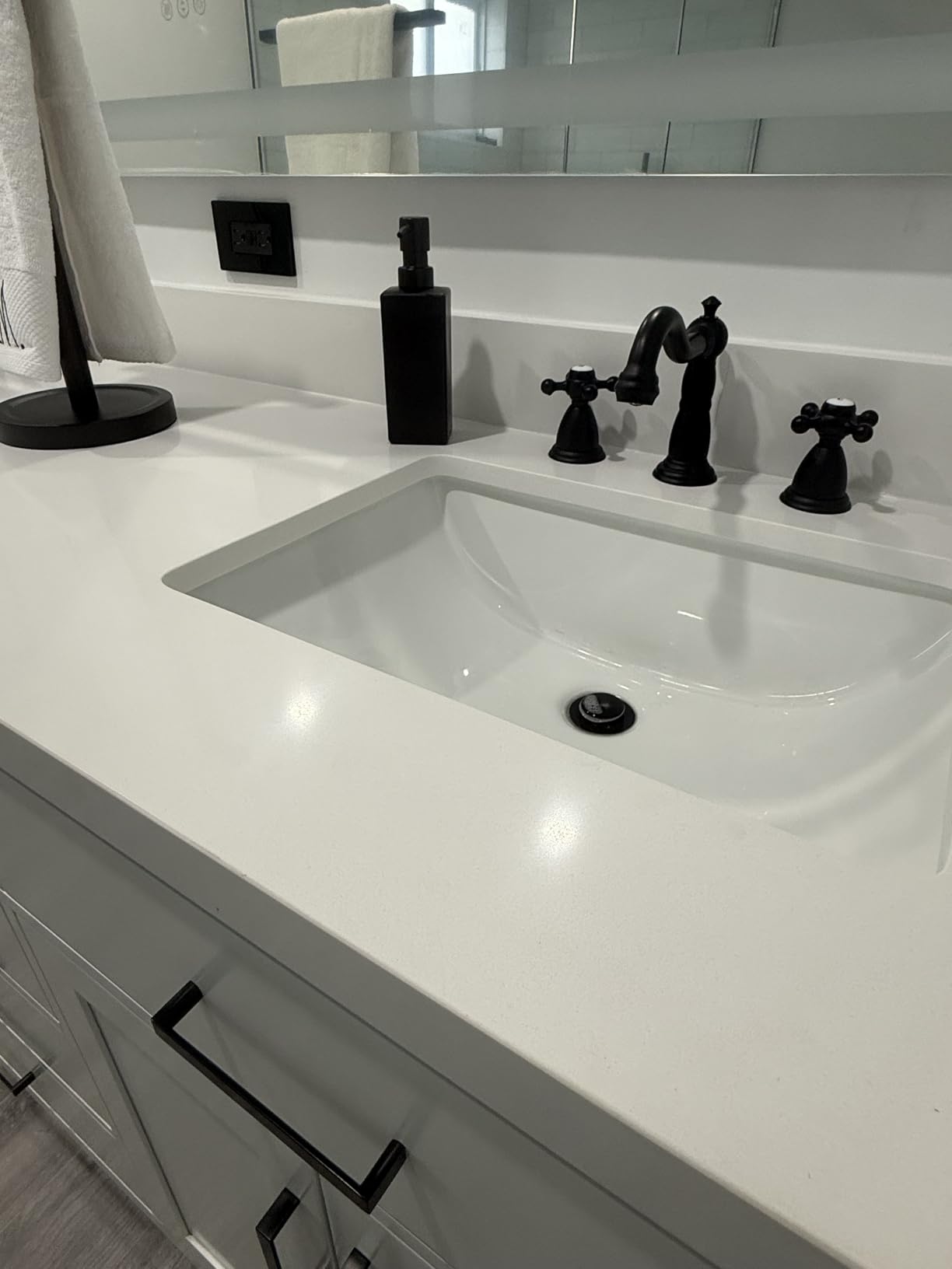 ARIEL Hepburn 60-inch Bathroom Vanity with Sink,Solid Wood, 1.5-inch Pure White Quartz Countertop, Single Rectangular Porcelain Sink, 2 Soft Closing Doors, 9 Dovetail Drawers, White Oak customer photo 1