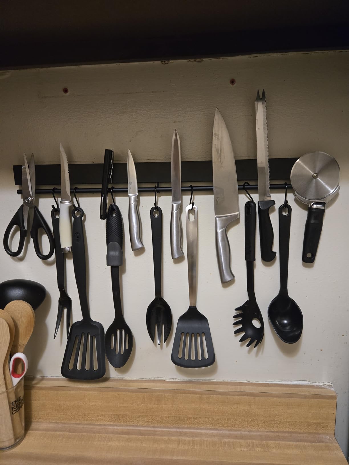 17 inch magnetic knife holder with 10 hooks, No Drilling, Black customer photo 2
