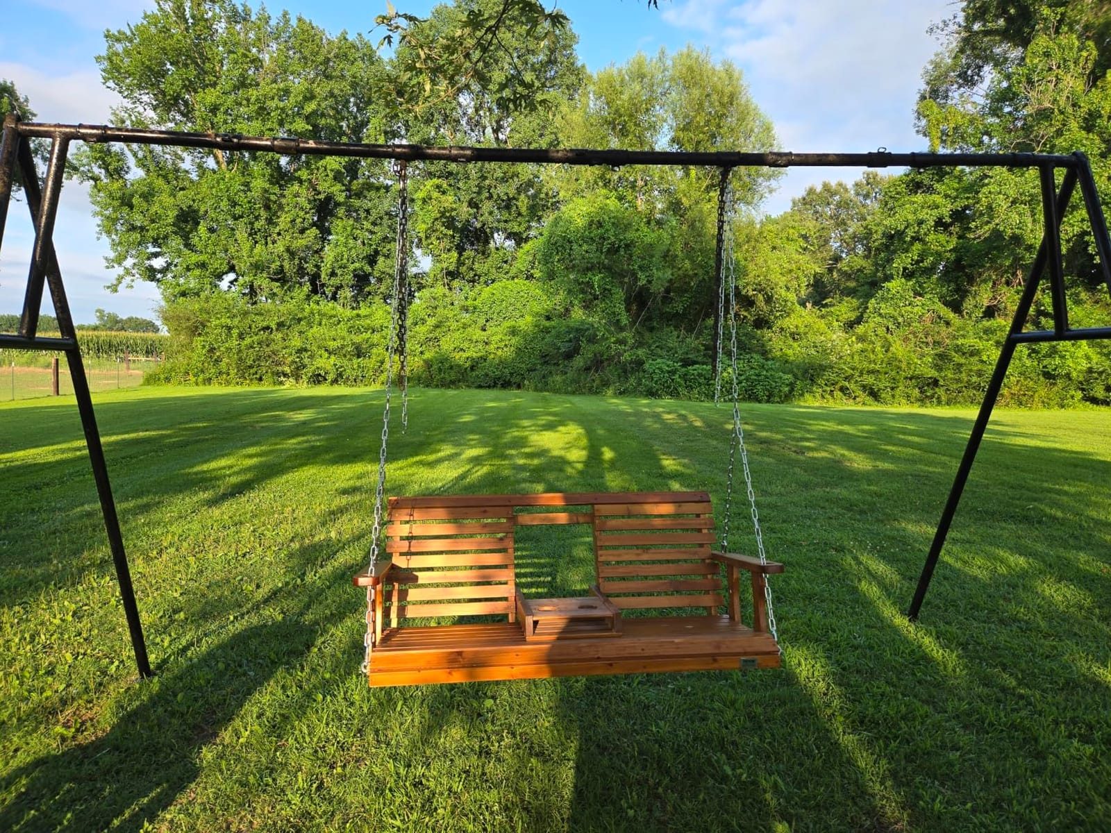 VEVOR Wood Porch Swing 5.5FT, Patio Bench Swing for Courtyard & Garden, Upgraded 880 lbs Strong Load Capacity, Heavy Duty Swing Chair Bench with Hanging Chains for Outdoors, Brown customer photo 1