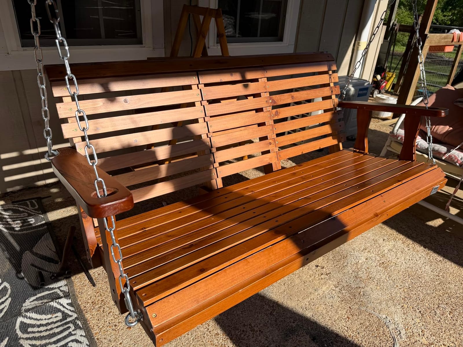 VEVOR Wood Porch Swing 5.5FT, Patio Bench Swing for Courtyard & Garden, Upgraded 880 lbs Strong Load Capacity, Heavy Duty Swing Chair Bench with Hanging Chains for Outdoors, Brown customer photo 2