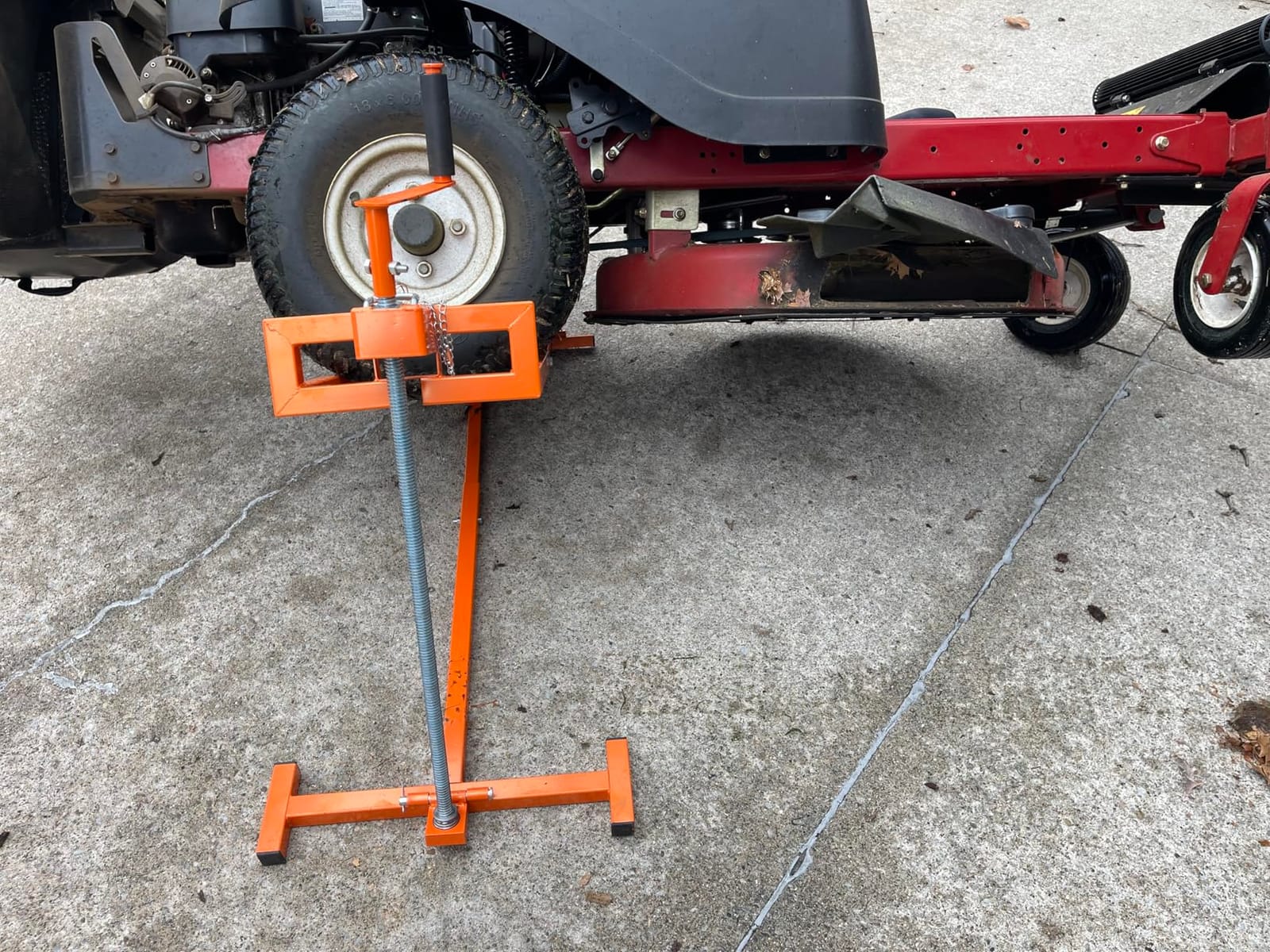 Lawn Mower Lift Jack - Lifting Platform 882 lbs Capacity for Lawn Mowers & GardenTractors with Manual & Power Tool Handles customer photo 1