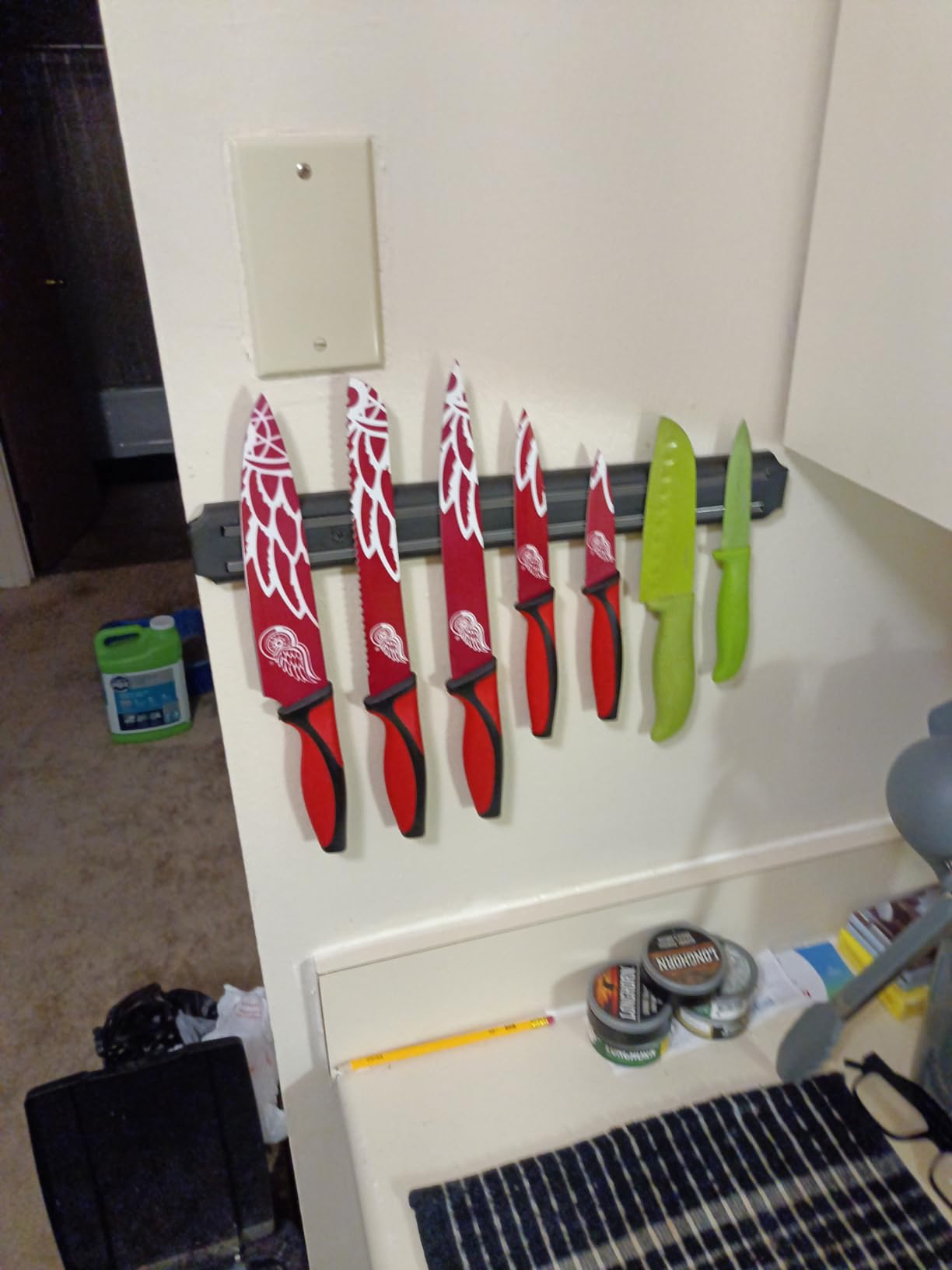 Magnetic Knife Holder,15 Inch Magnetic Knife Storage Strip,Knife Bar Block Magnet,Kitchen Utensil Holder,Tool Holder,Multipurpose Magnetic Knife Rack customer photo 1