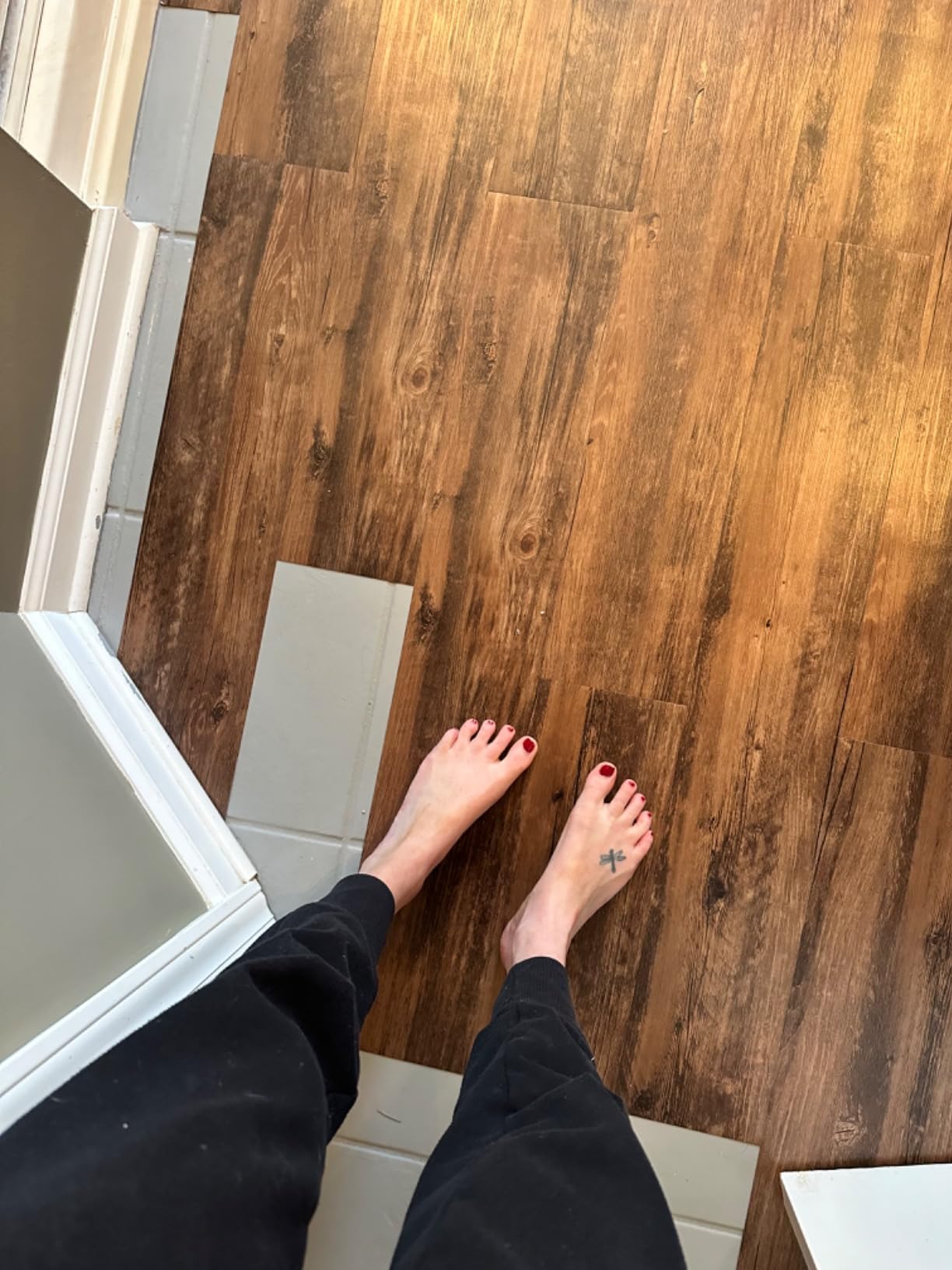 VallisCo Peel and Stick Vinyl Flooring 36 Pack 54 Sq.Ft, Waterproof Vinyl Flooring Peel and Stick for Office, Living Room, Bathroom, Kitchen - Unique Design, Easy to Install Floor, Brown customer photo 1