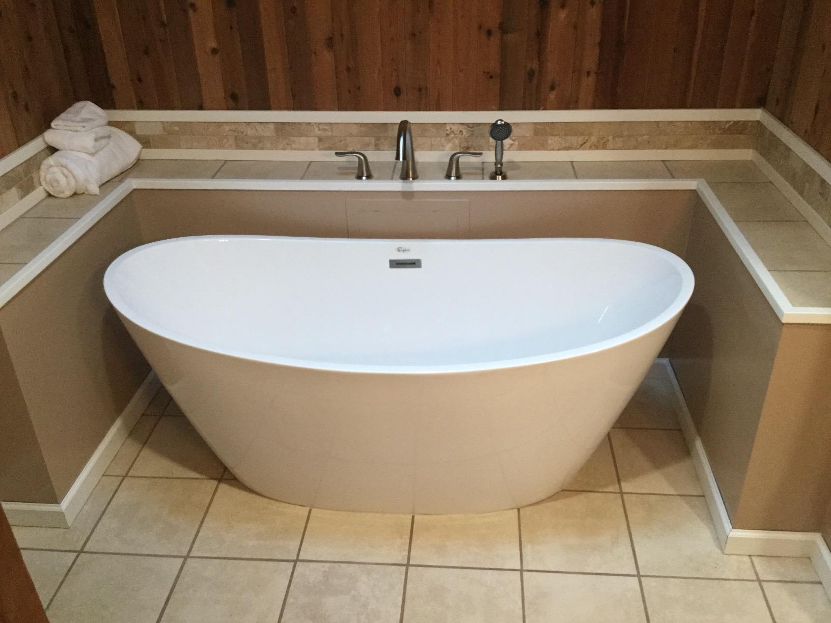 Empava 59“ Freestanding Air Jetted Bathtub with Micro Bubble Hydrotherapy customer photo 1