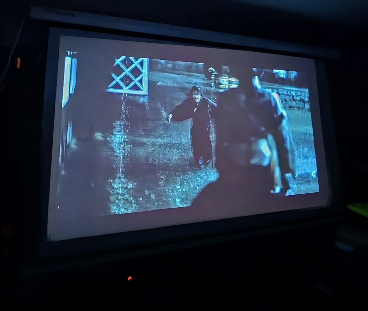 VIVOHOME 84 Inch 16:9 Motorized Projector Screen, White customer photo 1