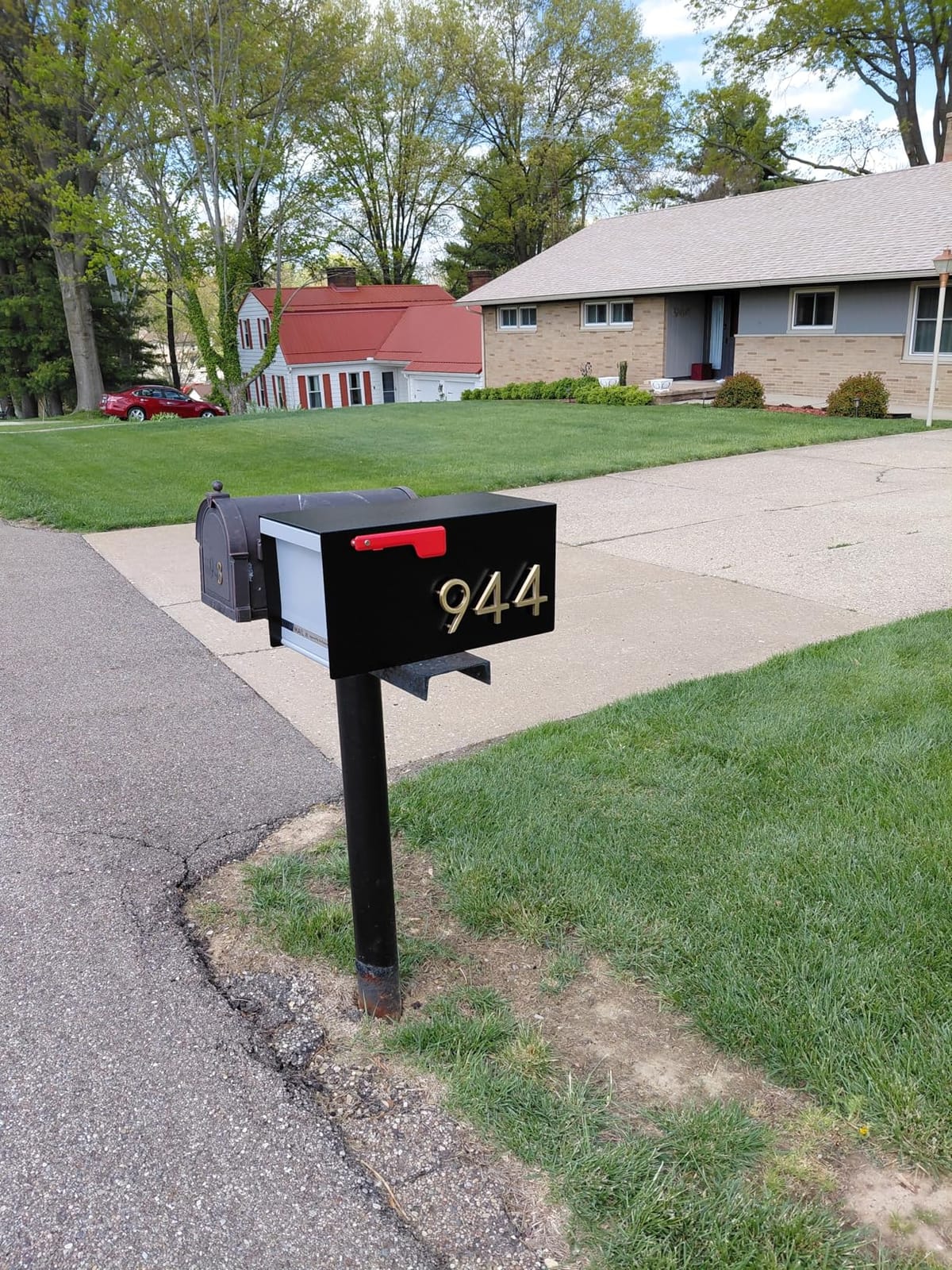 Architectural Mailboxes MailMax Post Mount Mailbox, Black, Large | Modern galvanized steel and aluminum build with rust-resistant powder-coat finish and a magnetic door closure. USPS approved. customer photo 1