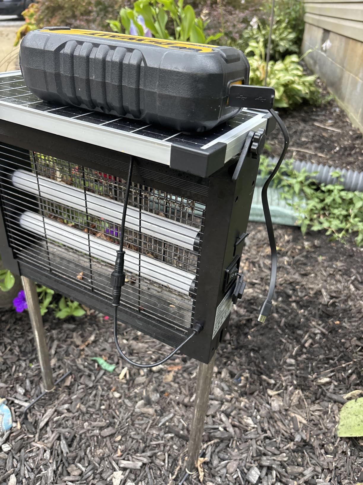 OnBeam Solar Bug Zapper Outdoor, 4500V Mosquito Zapper Fly Trap for Patio customer photo 2