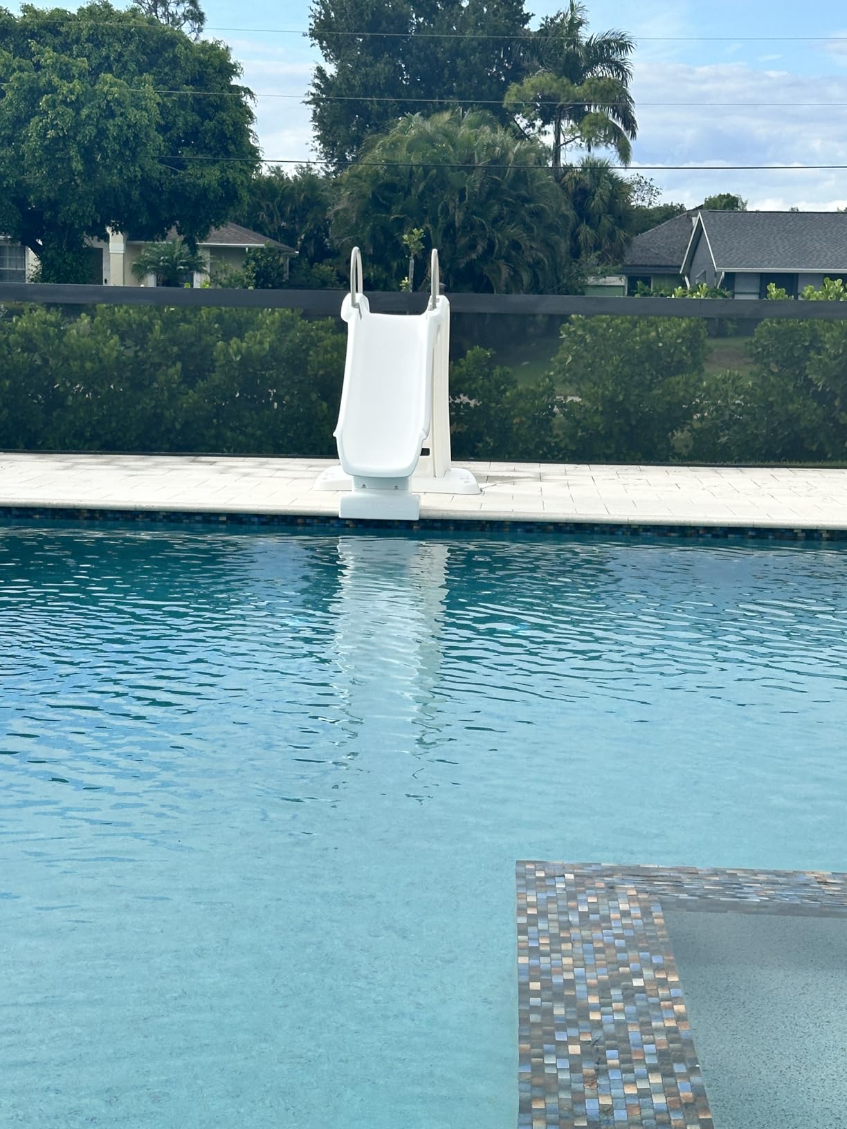 Step2 Vero Pool Slide, Outdoor/Indoor Waterproof Patio Furniture, Non-Slip Steps, Hose Attachment, Made of Durable Plastic, 4 Feet, White customer photo 1