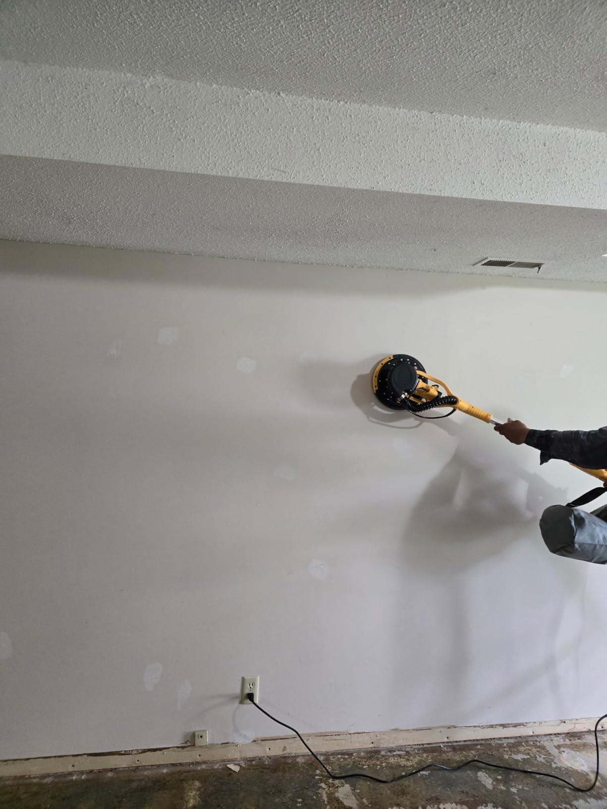 Drywall Sander Tool, KUPERIA 8.5 Amp Popcorn Ceiling Removal Tool, Yellow customer photo 2
