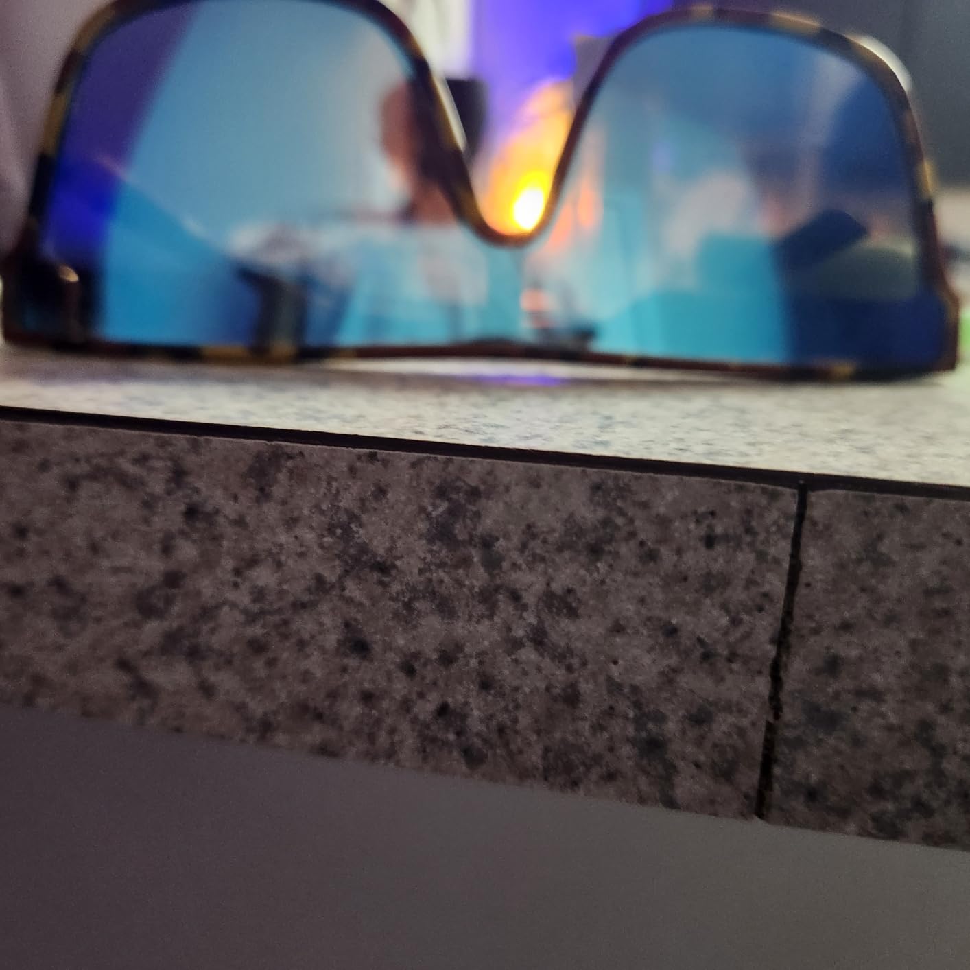 FEISEDY Sunglasses for Women Men, Fashion Mirrored Single Lens Shades customer photo 2