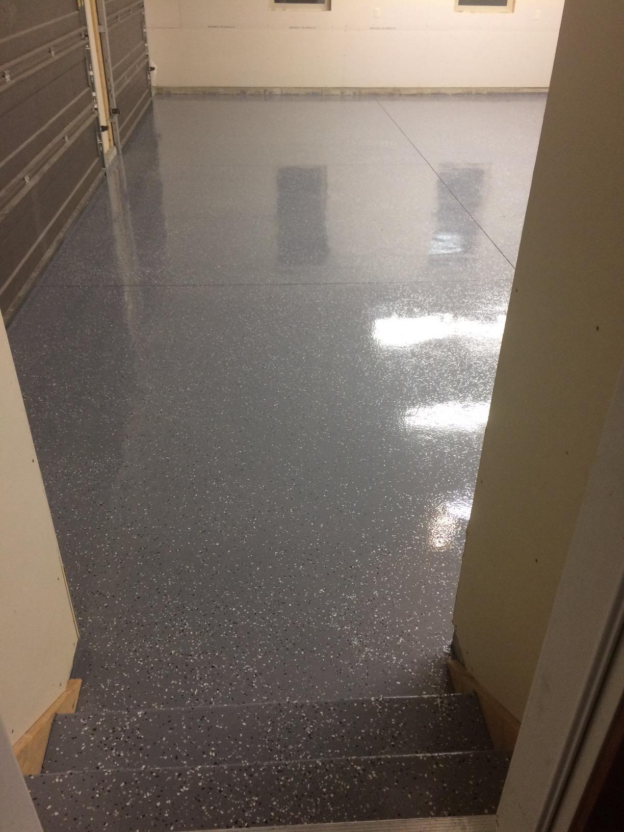 Epoxy Floor Kit – Good Full Kit – Gray Base with Blue Gray Blend Flake – Covers 500 sq. ft. at 9.7 mils Thickness – Ideal for Garage, Basement, Concrete Floors, and More customer photo 1